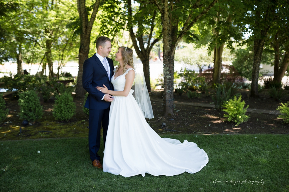 first look water oasis venue, portland wedding photographer, shannon hager photography
