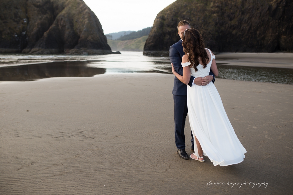 cannon beach elopement, oregon coast elopement photographer, oregon coast wedding, shannon hager photography