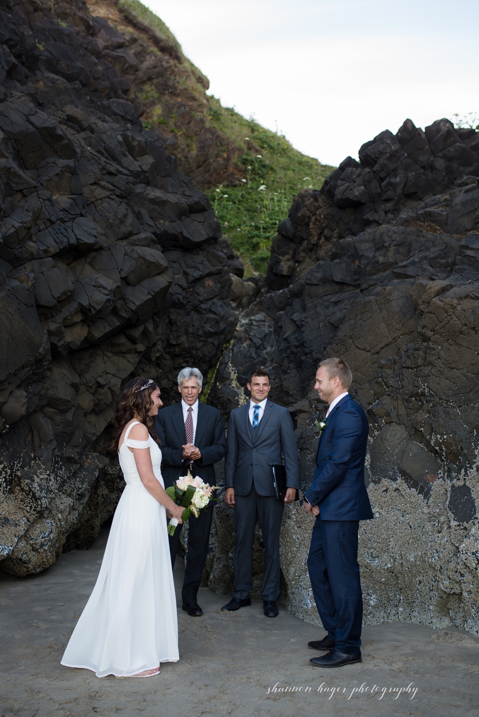 cannon beach elopement, oregon coast elopement photographer, oregon coast wedding, shannon hager photography