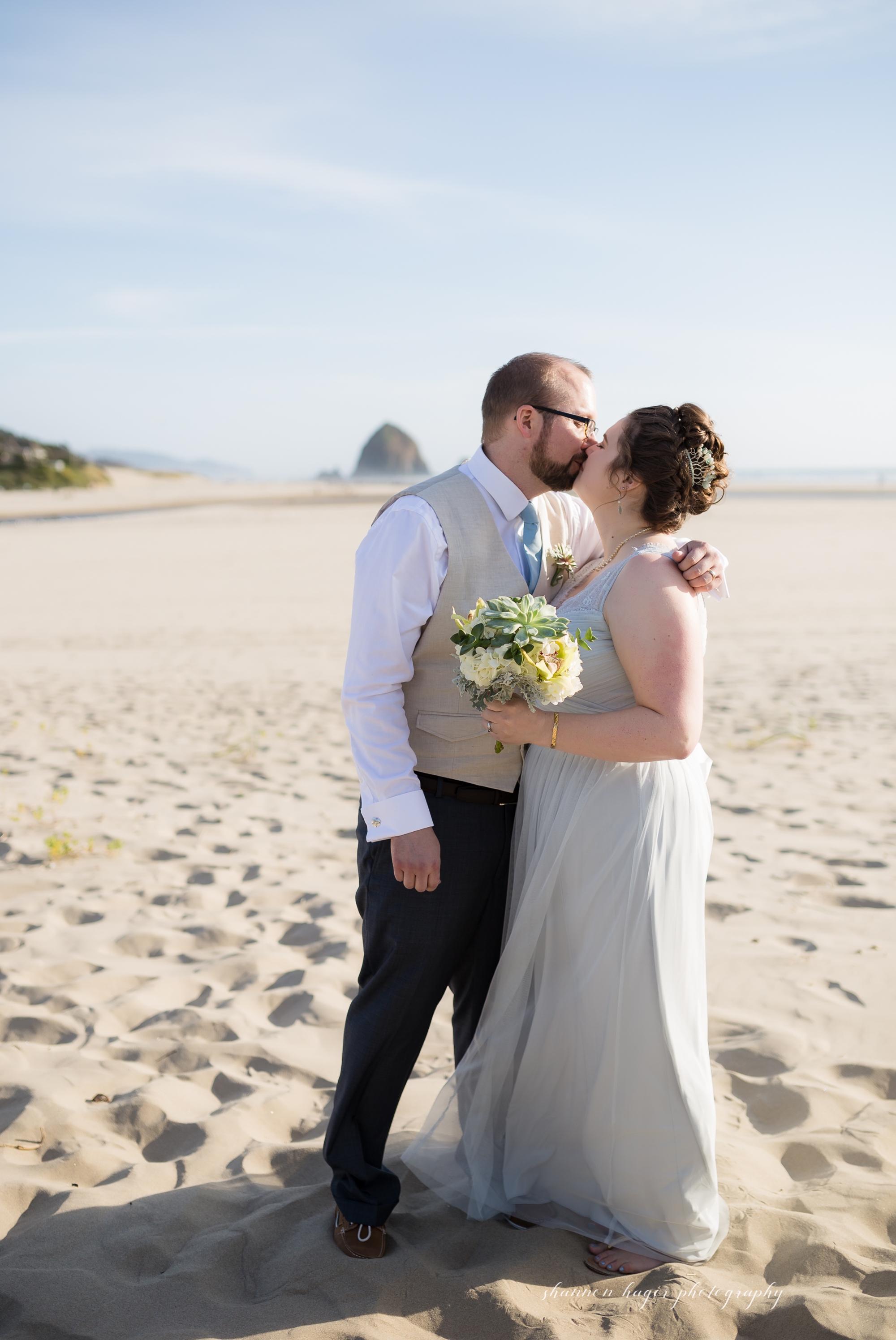 oregon coast elopement photographer, cannon beach wedding photographer, oregon elopements on the beach