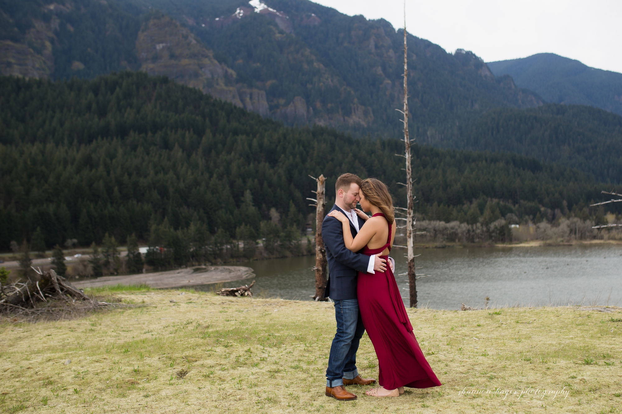 portland engagement photographer, columbia gorge government engagement session, shannon hager photography