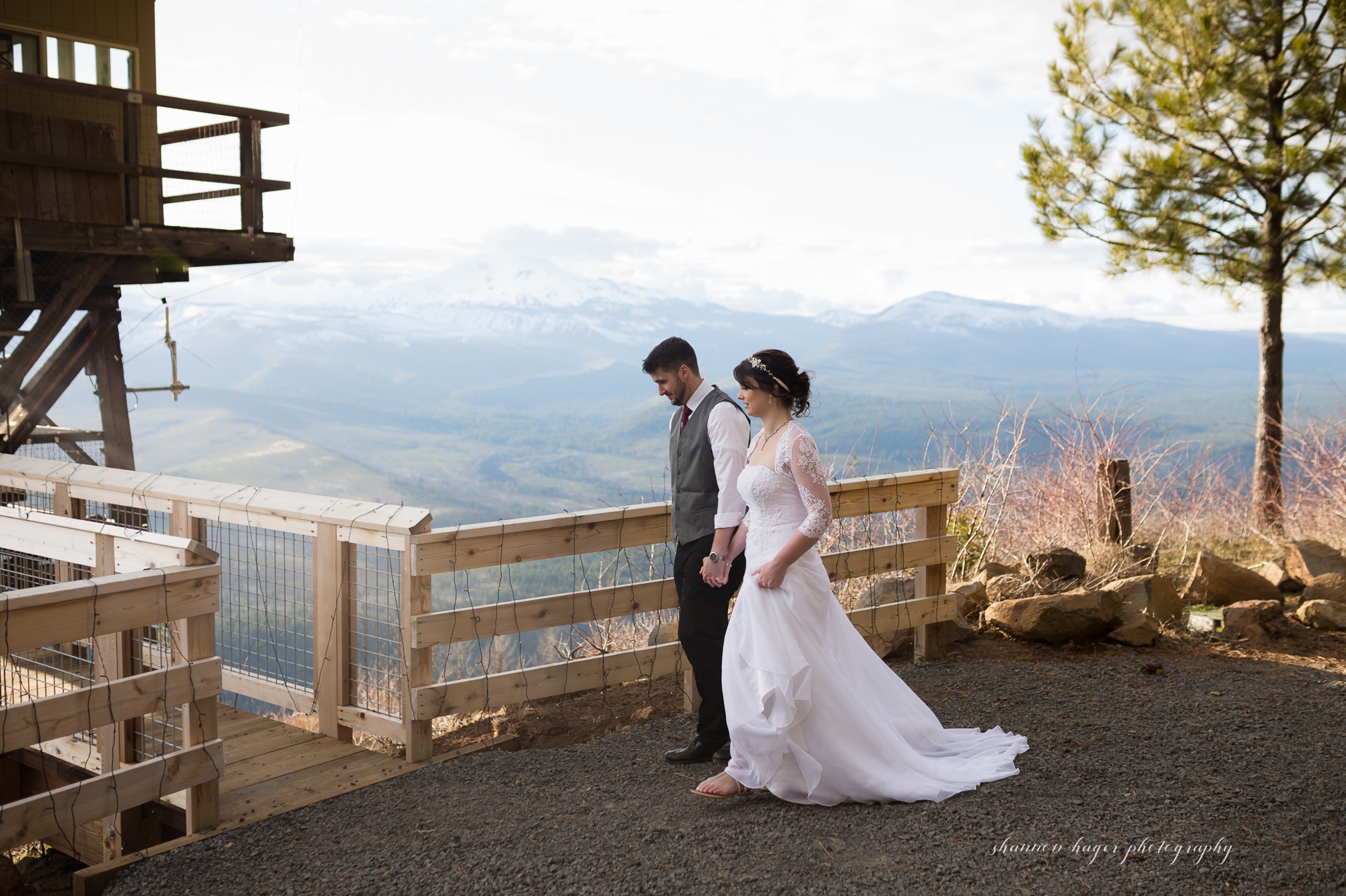 oregon elopement photographer, green ridge fire lookout wedding sisters oregon wedding photographer, shannon hager photography