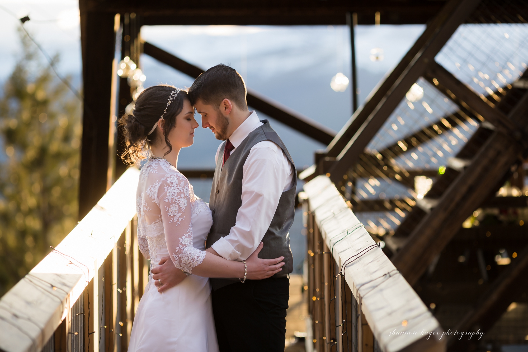 oregon elopement photographer, green ridge fire lookout wedding sisters oregon wedding photographer, shannon hager photography