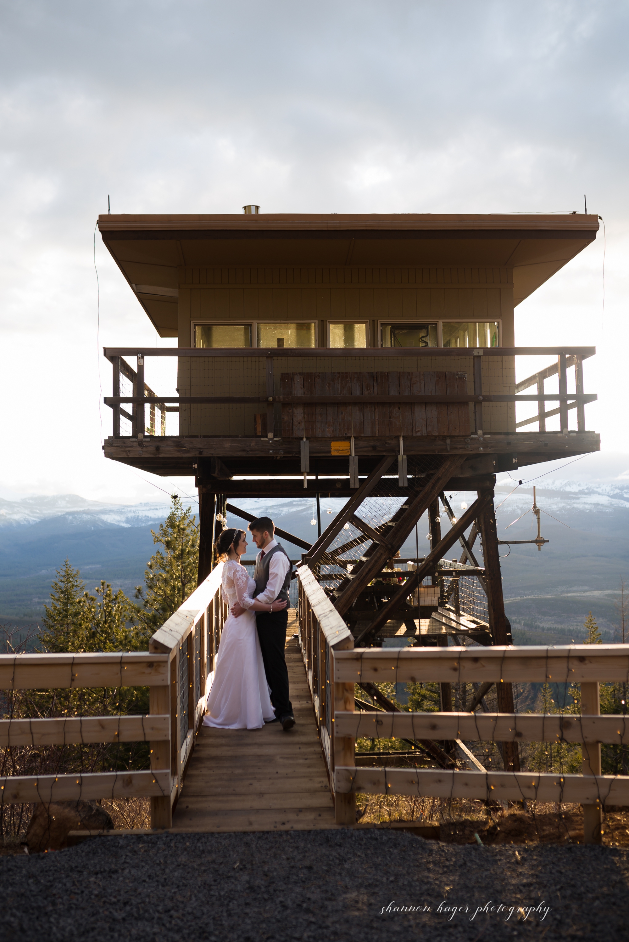 oregon elopement photographer, green ridge fire lookout wedding sisters oregon wedding photographer, shannon hager photography