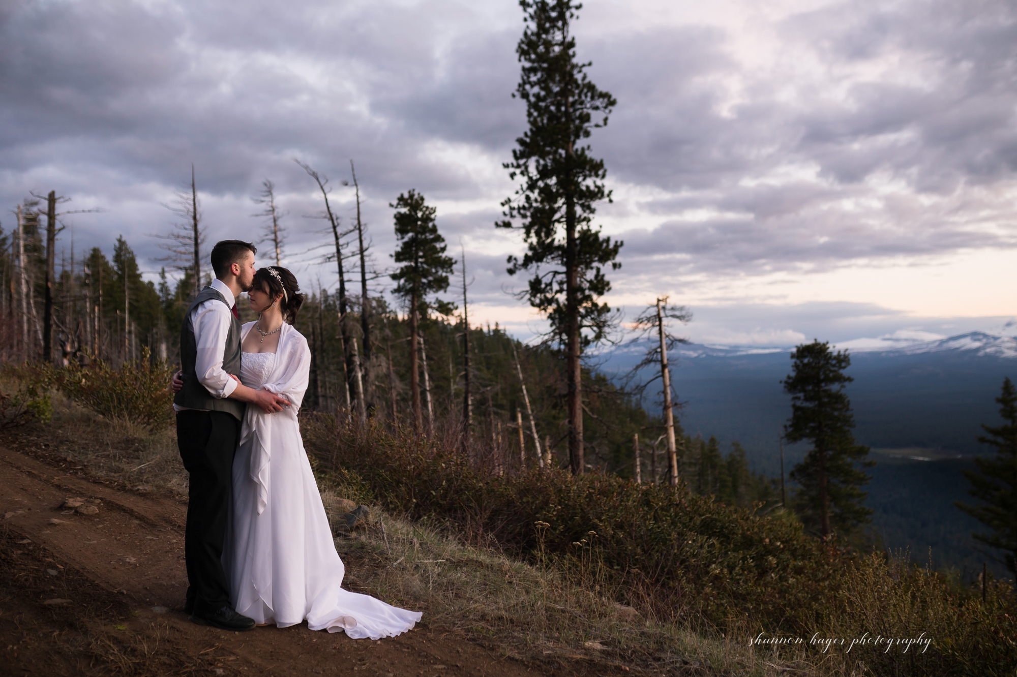 oregon elopement photographer, green ridge fire lookout wedding sisters oregon wedding photographer, shannon hager photography