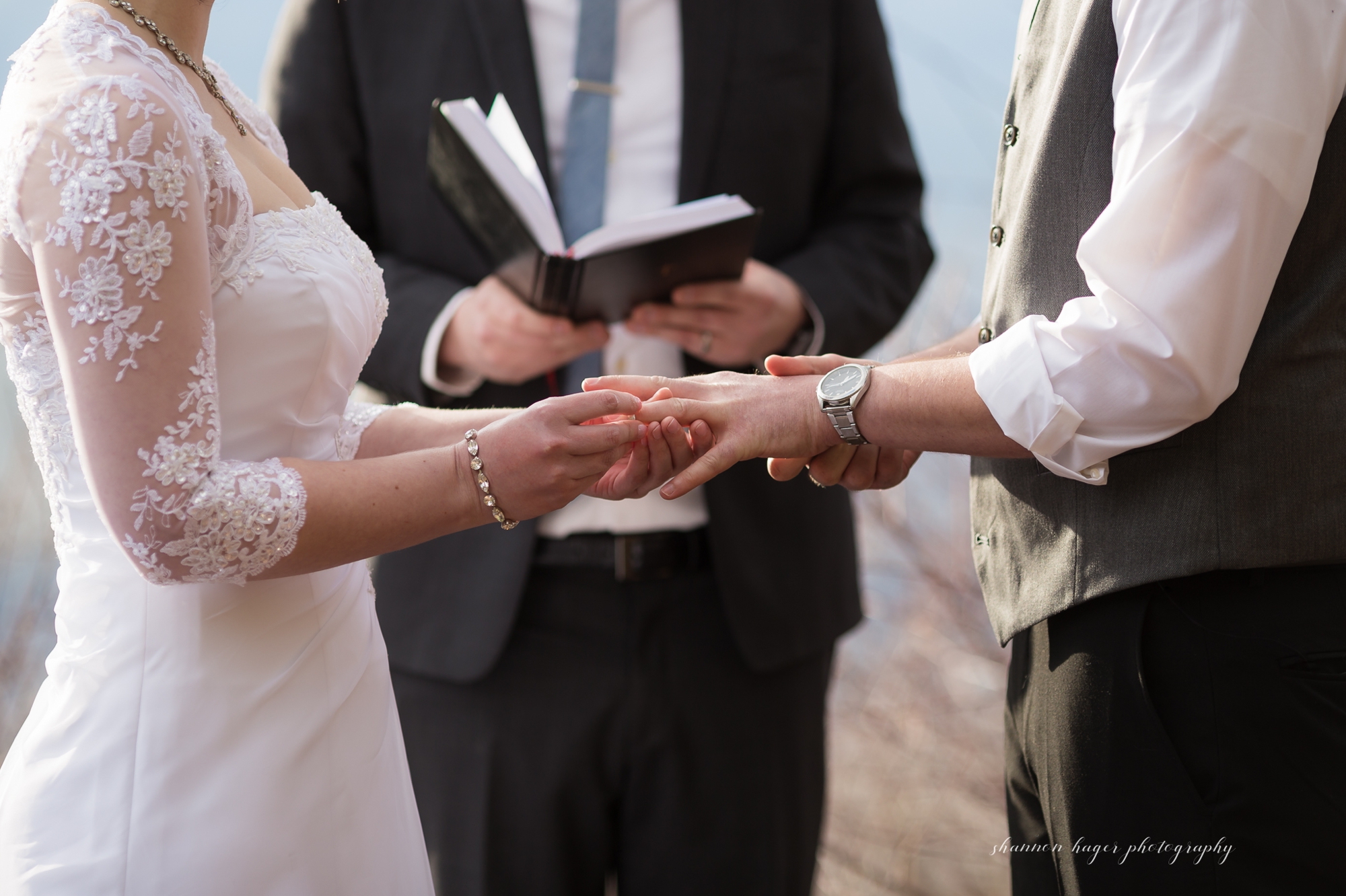 oregon elopement photographer, green ridge fire lookout wedding sisters oregon wedding photographer, shannon hager photography