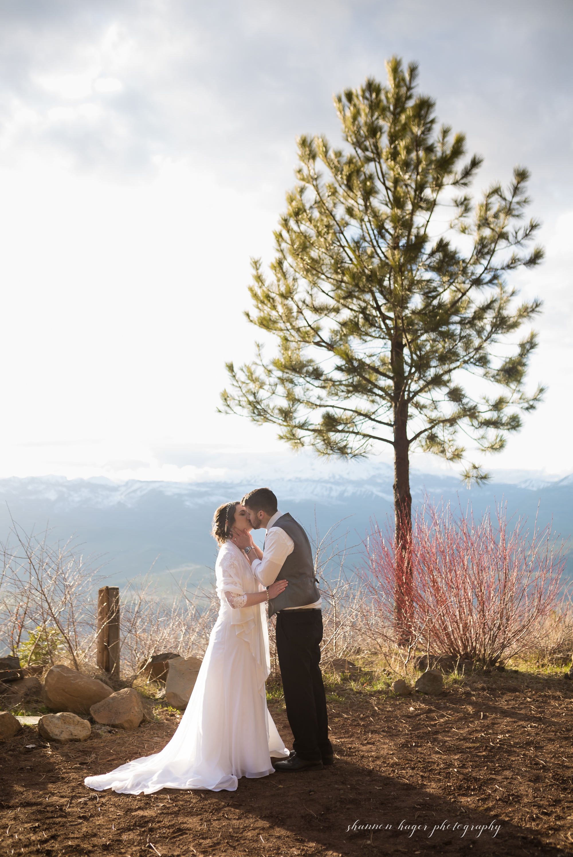 oregon elopement photographer, green ridge fire lookout wedding sisters oregon wedding photographer, shannon hager photography