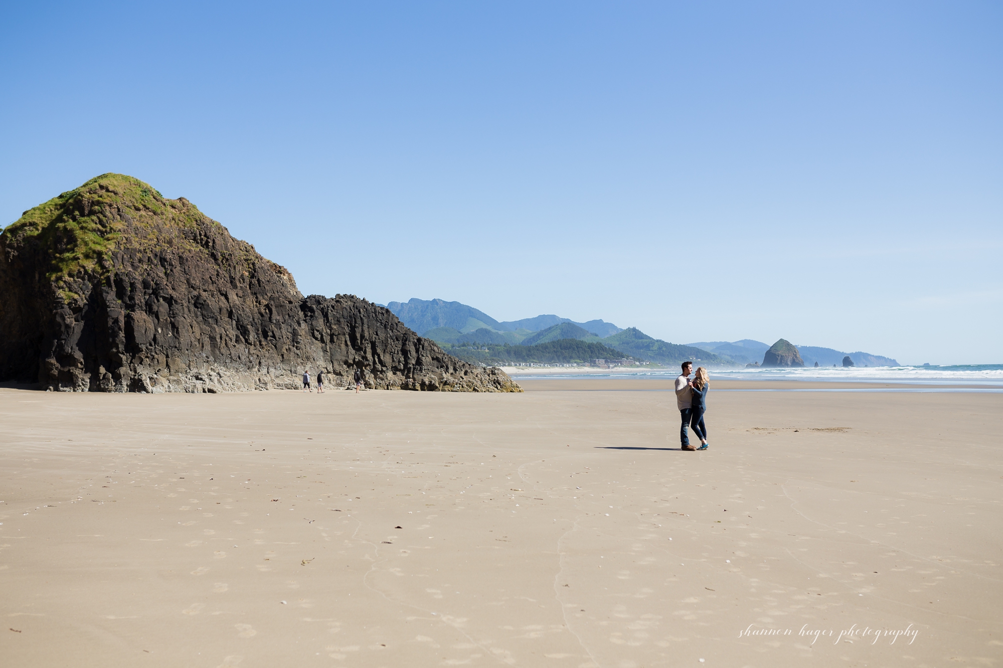 oregon coast anniversary session, beach couples session, cannon beach wedding photographer, oregon coast photographer
