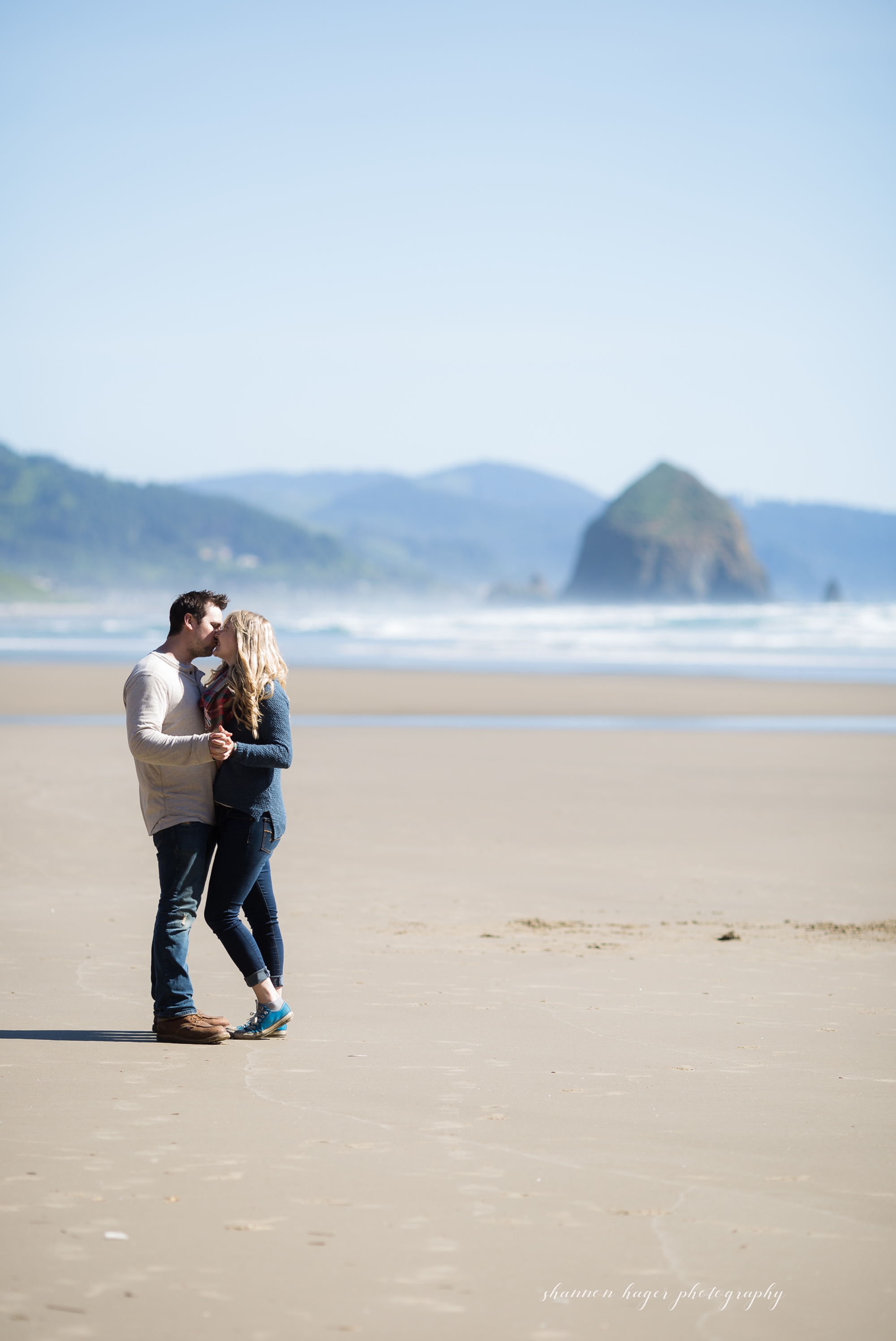 oregon coast anniversary session, beach couples session, cannon beach wedding photographer, oregon coast photographer