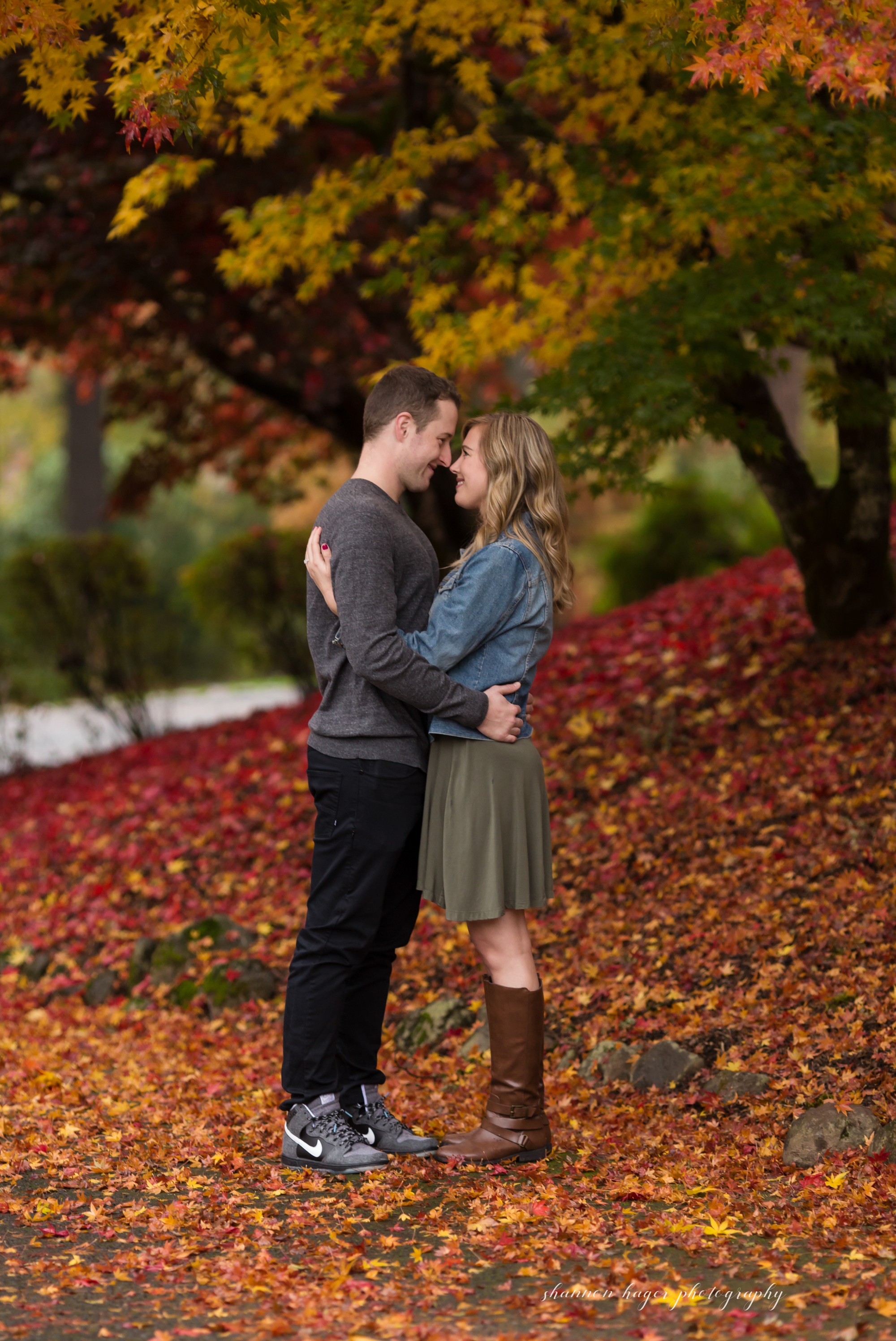 fall engagement photos at jenkins estate by portland wedding photographer