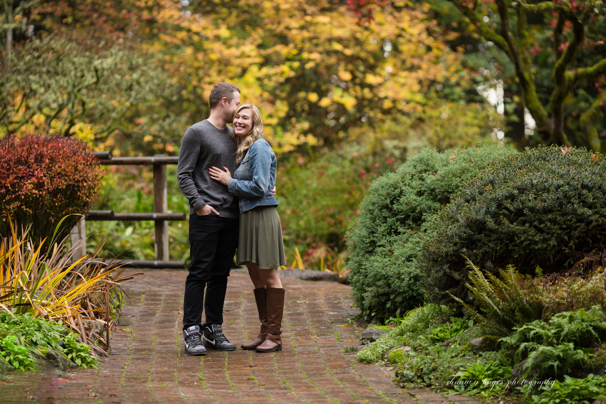 portland engagement photographer, fall engagement session, portland wedding photographer, jenkins estate wedding