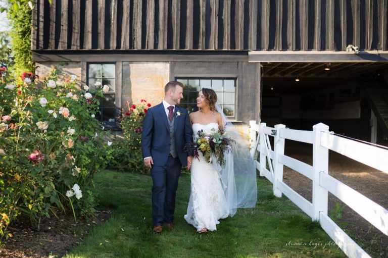 portland wedding photographer, barn kestrel summer wedding oregon, oregon barn wedding venue, shannon hager photography