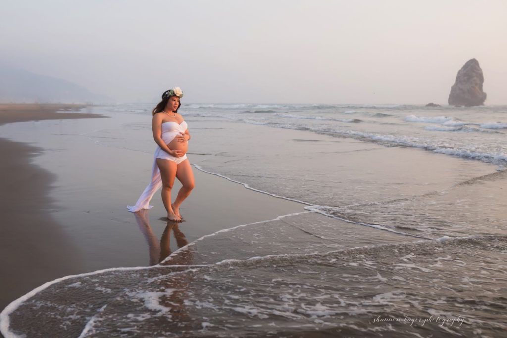 cannon beach maternity session, oregon coast maternity photographer, oregon coast photographer, portland maternity photography, shannon hager photography