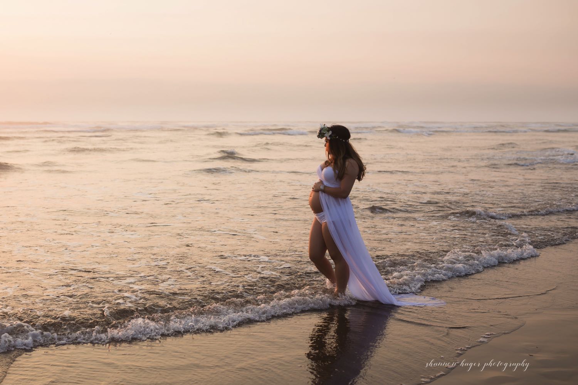 cannon beach maternity session, oregon coast maternity photographer, oregon coast photographer, portland maternity photography, shannon hager photography
