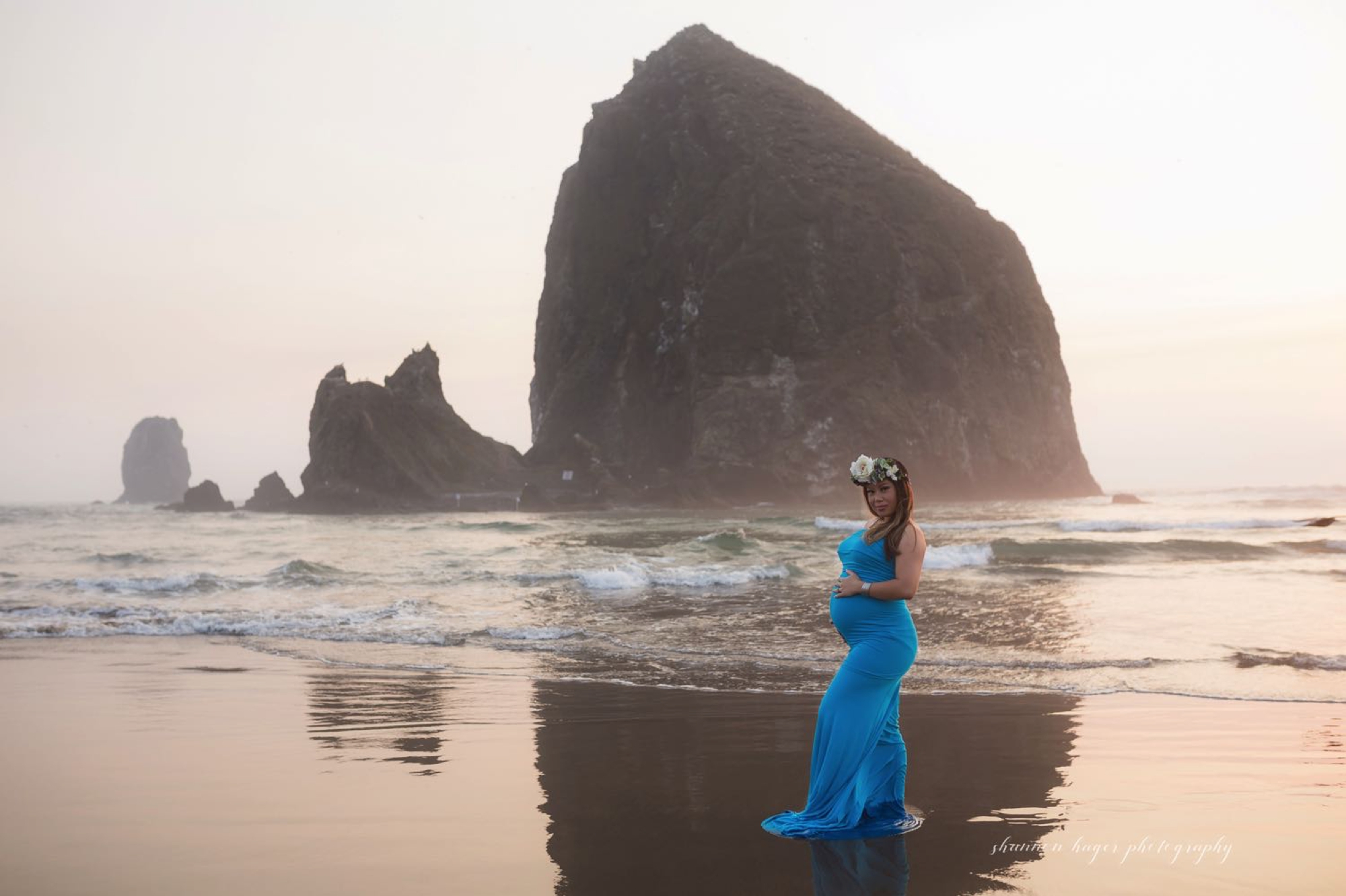 cannon beach maternity session, oregon coast maternity photographer, oregon coast photographer, portland maternity photography, shannon hager photography