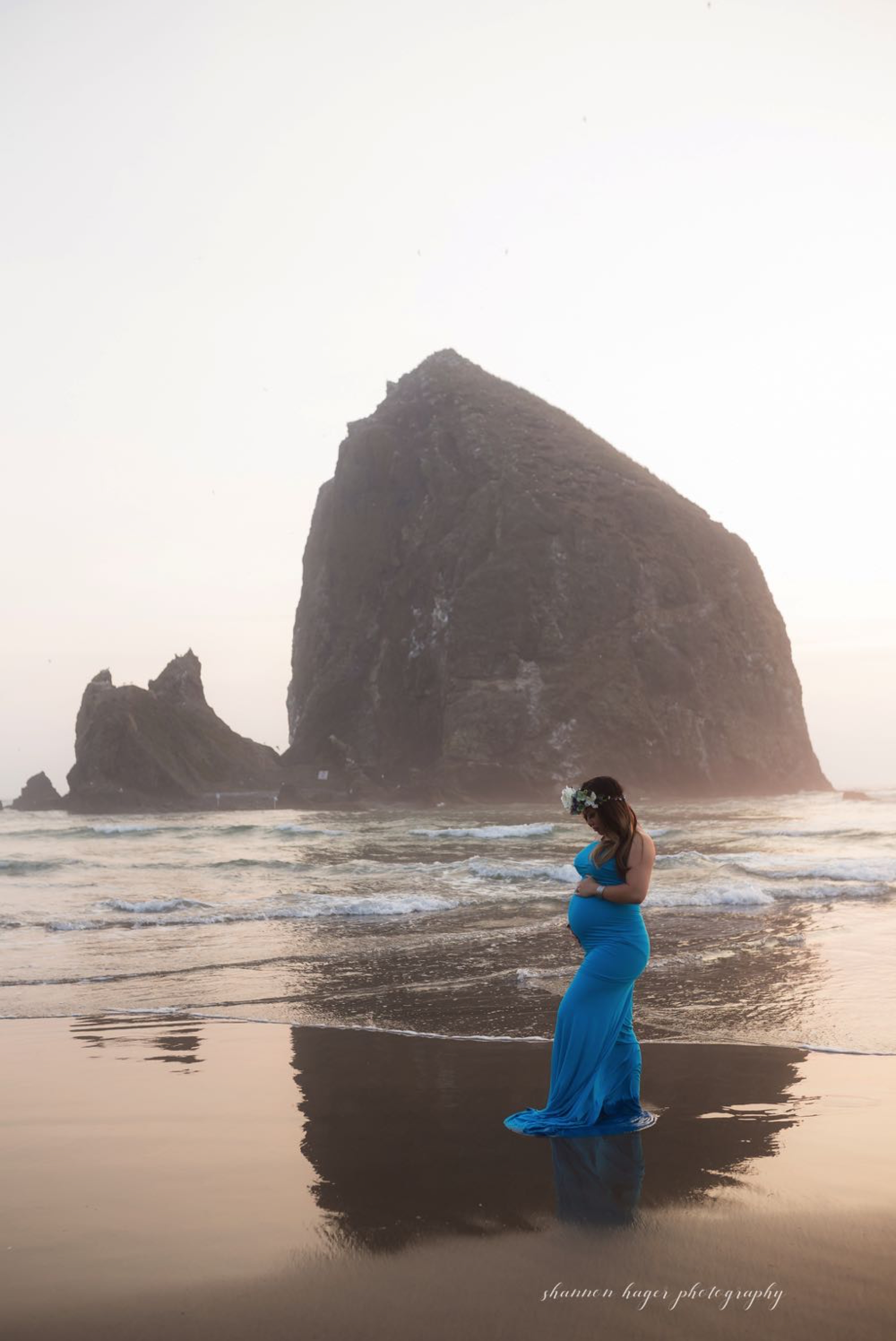 cannon beach maternity session, oregon coast maternity photographer, oregon coast photographer, portland maternity photography, shannon hager photography