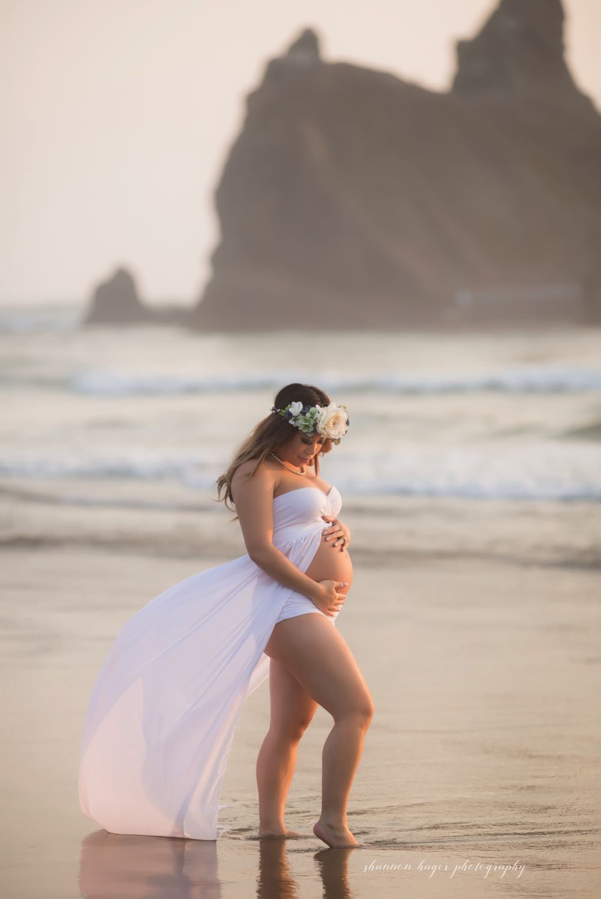 cannon beach maternity session, oregon coast maternity photographer, oregon coast photographer, portland maternity photography, shannon hager photography