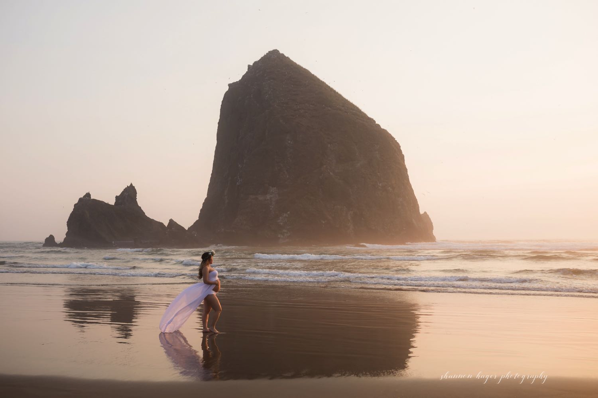 cannon beach maternity session, oregon coast maternity photographer, oregon coast photographer, portland maternity photography, shannon hager photography
