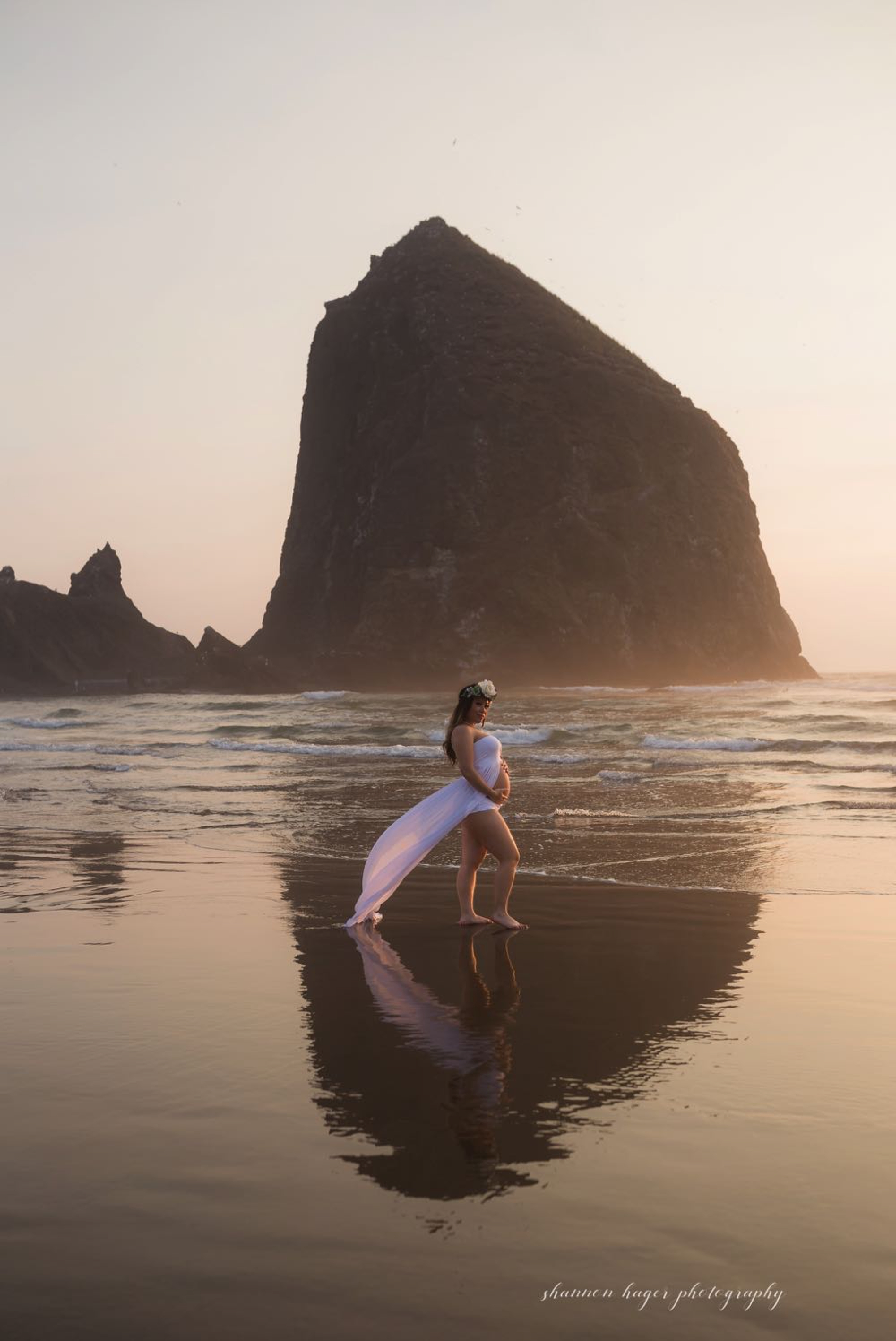 cannon beach maternity session, oregon coast maternity photographer, oregon coast photographer, portland maternity photography, shannon hager photography