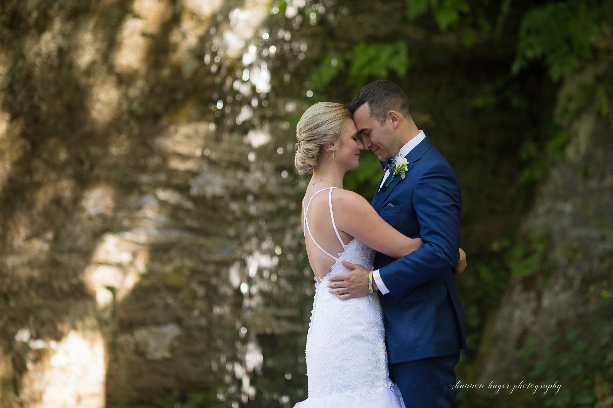 oregon wedding photographer, summer riverview waterfall estate in the gorge, photographed by shannon hager photography