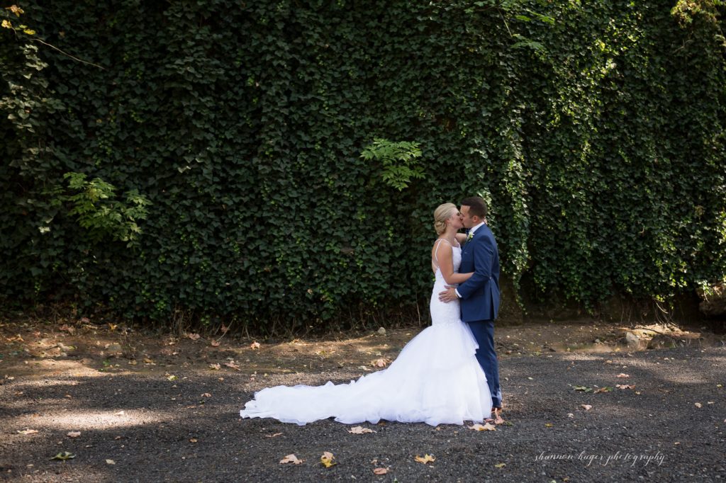 oregon wedding photographer, summer riverview waterfall estate in the gorge, photographed by shannon hager photography