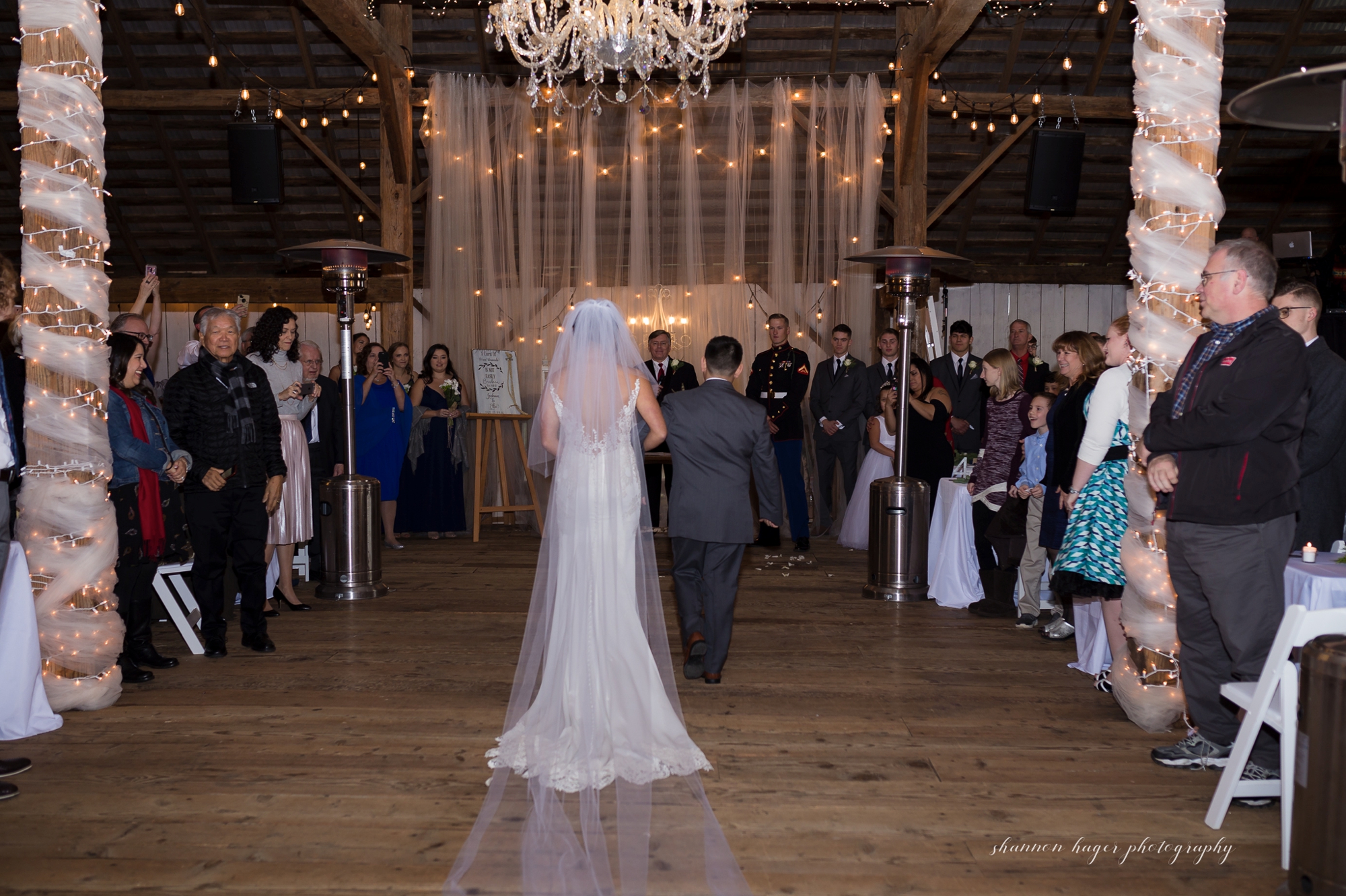 inn at avonlea winter barn wedding, portland wedding photographer, mt hood wedding photography 