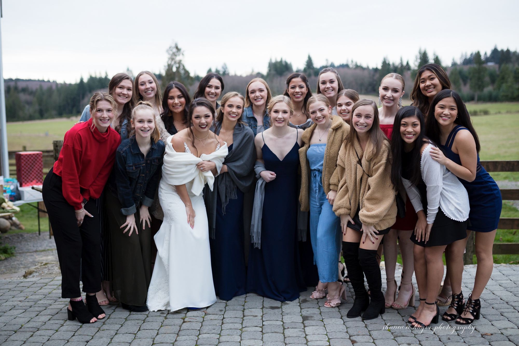 inn at avonlea winter barn wedding, portland wedding photographer, mt hood wedding photography 