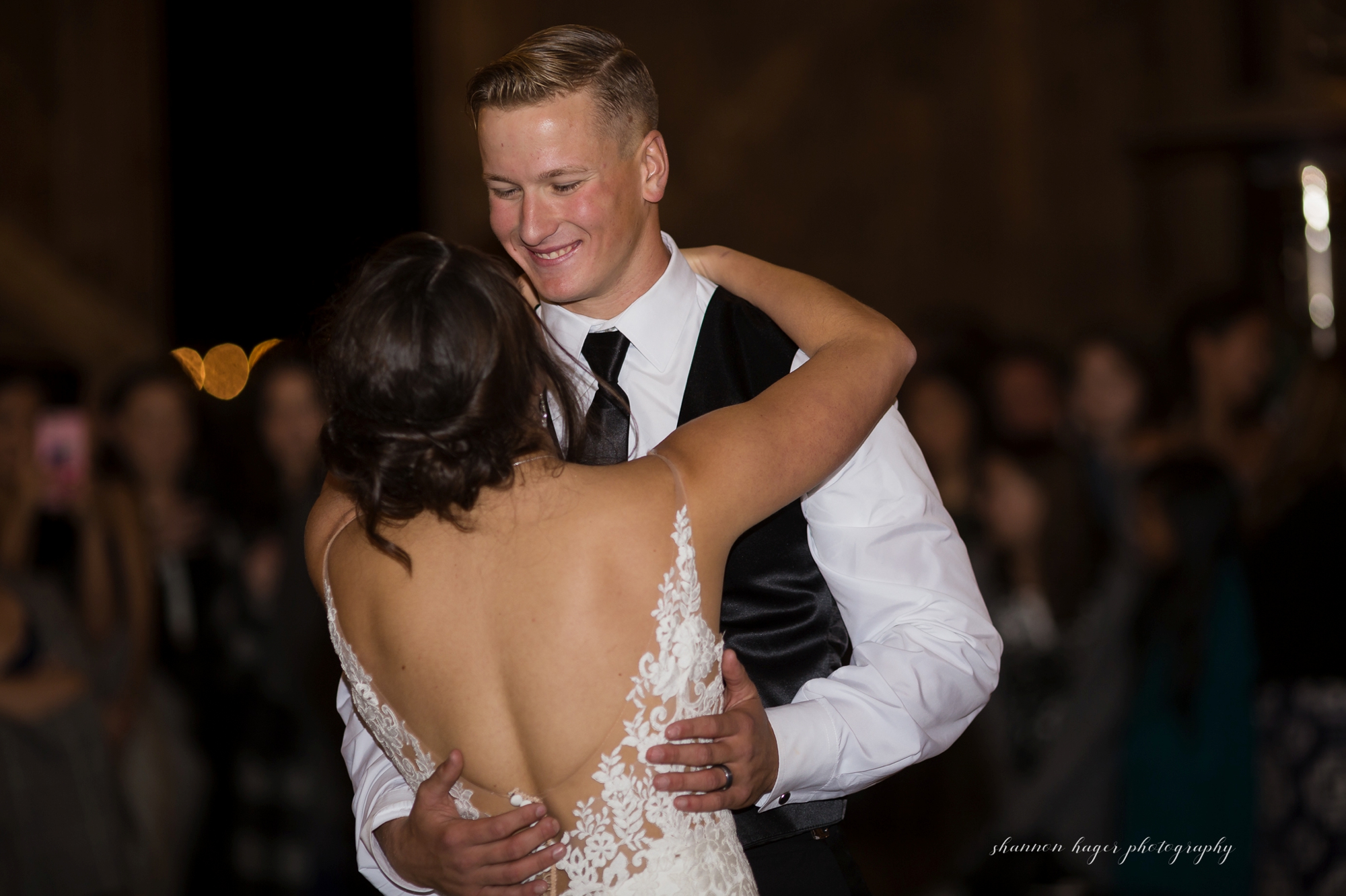 inn at avonlea winter barn wedding, portland wedding photographer, mt hood wedding photography 
