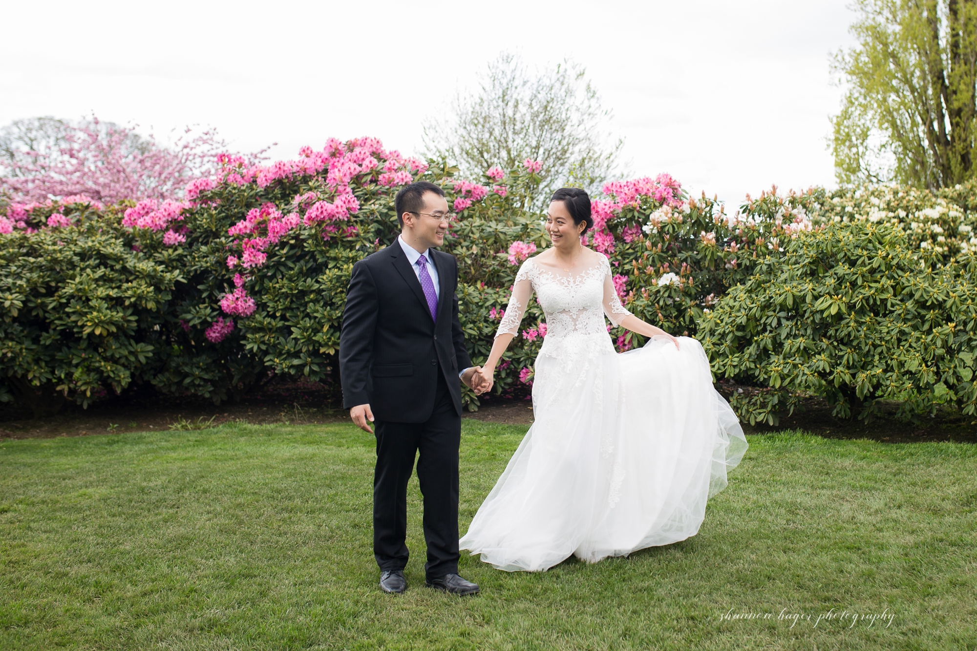 oregon tulip wedding photos, wooden shoe tulip festival photography session, portland wedding photographer, spring mini sessions