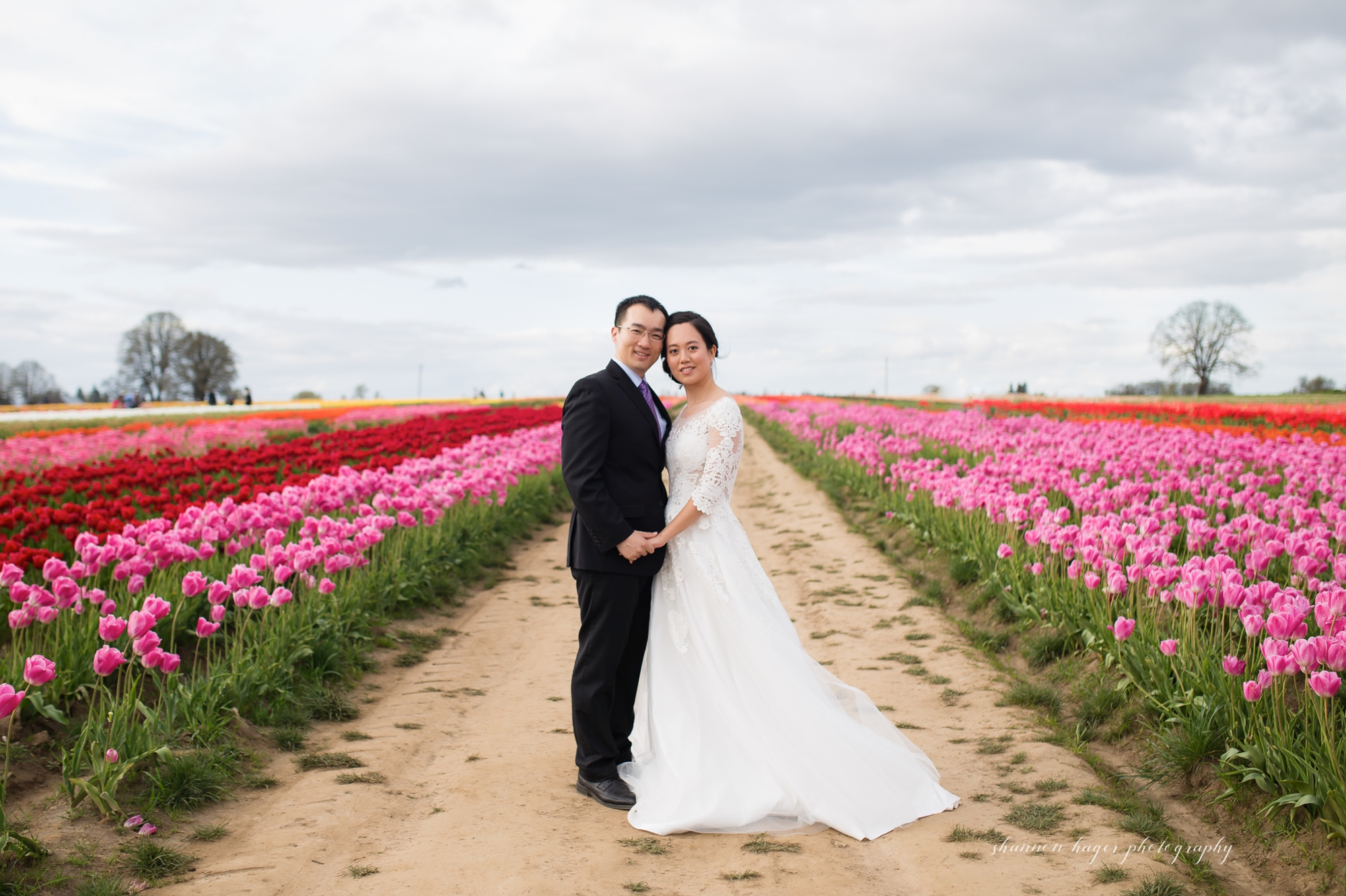 oregon tulip wedding photos, wooden shoe tulip festival photography session, portland wedding photographer, spring mini sessions