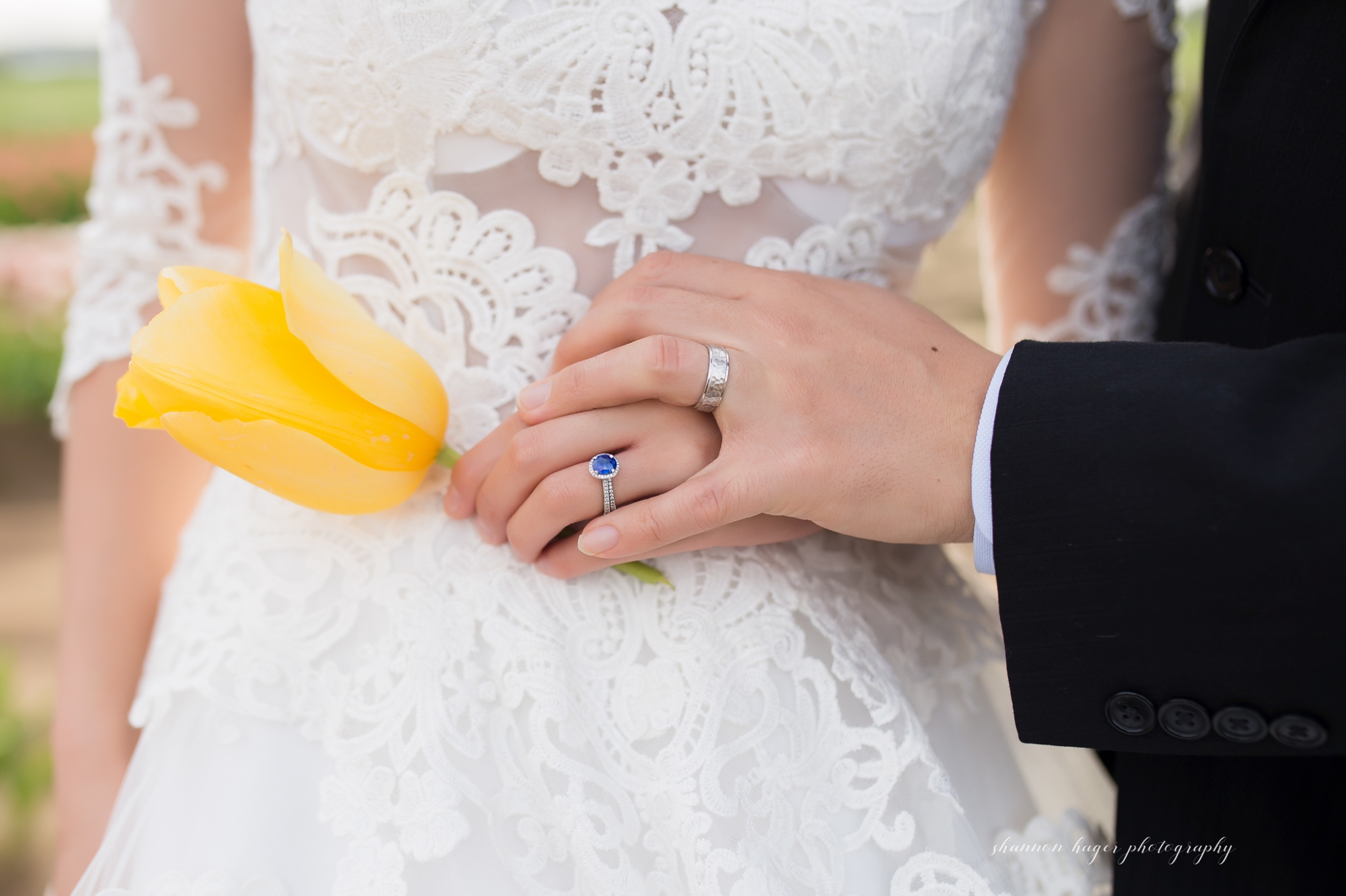 oregon tulip wedding photos, wooden shoe tulip festival photography session, portland wedding photographer, spring mini sessions