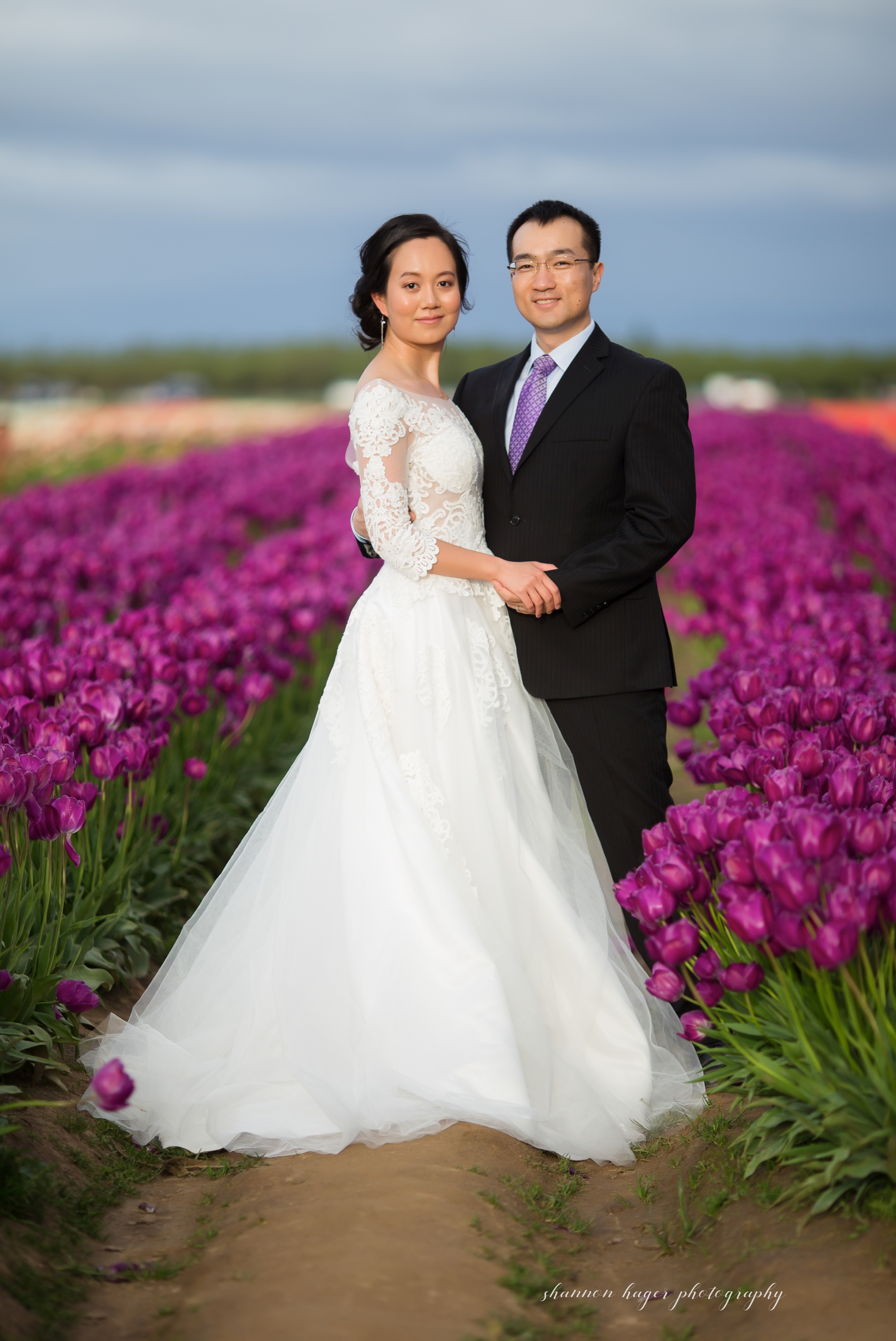 oregon tulip wedding photos, wooden shoe tulip festival photography session, portland wedding photographer, spring mini sessions