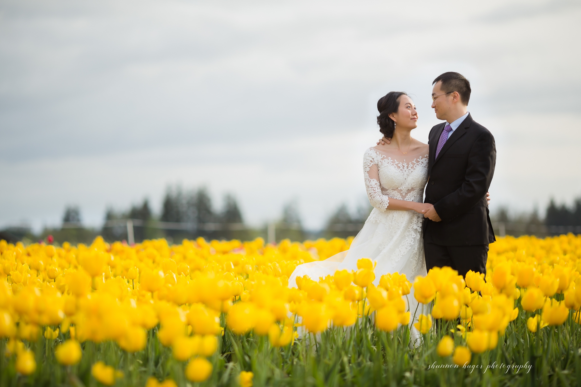 oregon tulip wedding photos, wooden shoe tulip festival photography session, portland wedding photographer, spring mini sessions