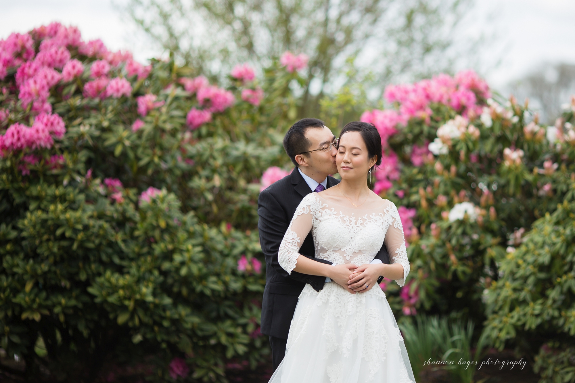 oregon tulip wedding photos, wooden shoe tulip festival photography session, portland wedding photographer, spring mini sessions