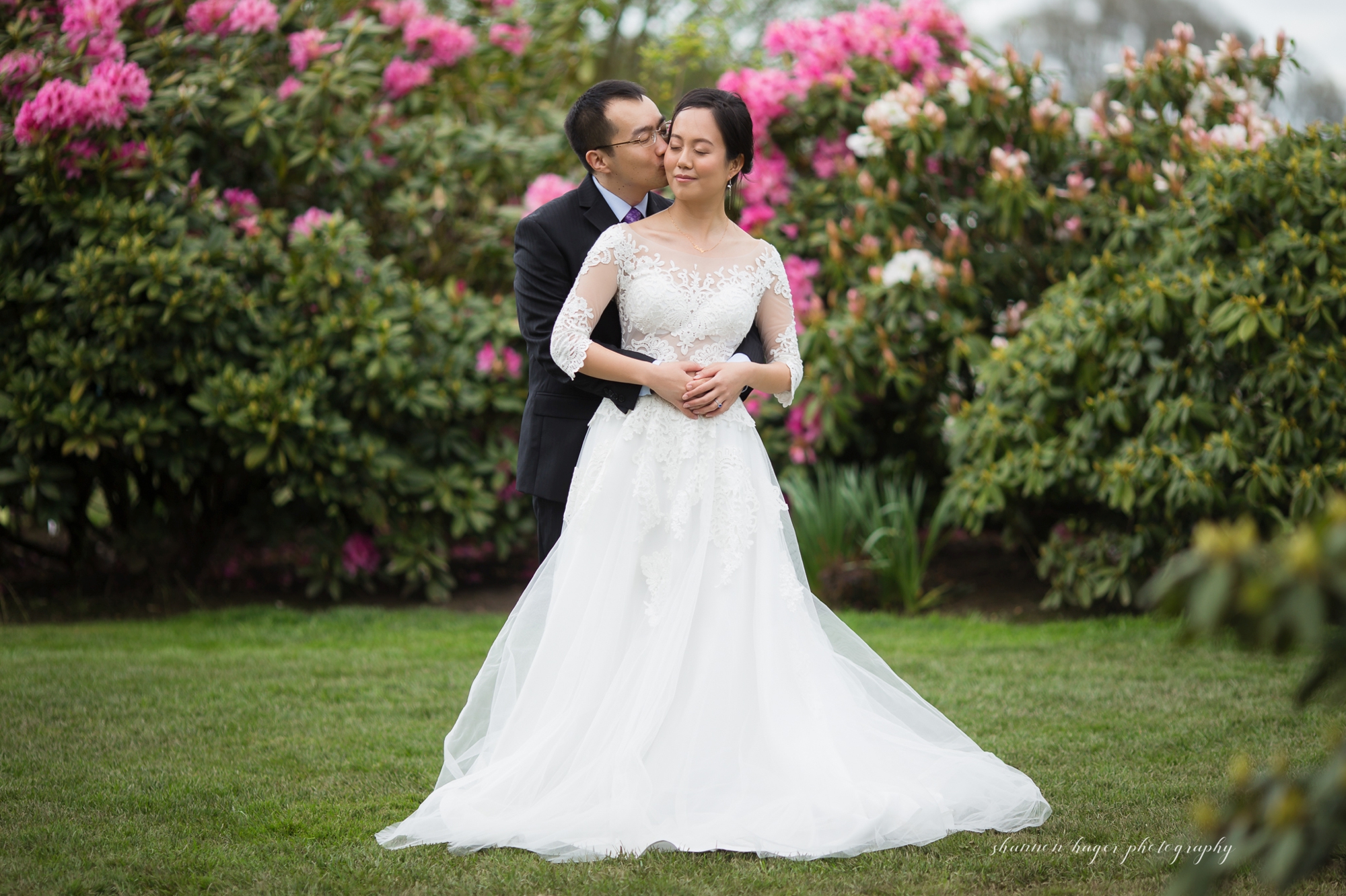 oregon tulip wedding photos, wooden shoe tulip festival photography session, portland wedding photographer, spring mini sessions