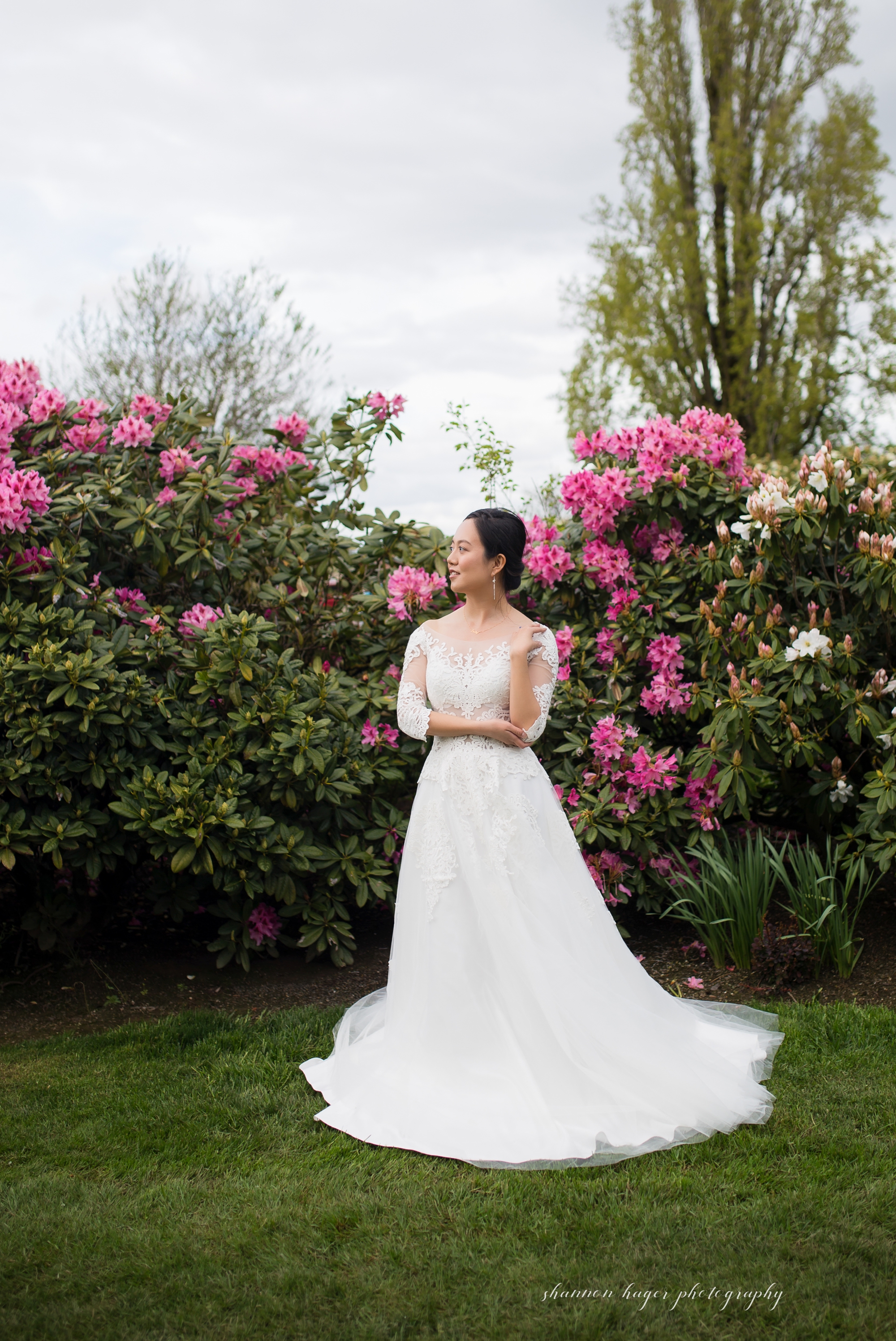 oregon tulip wedding photos, wooden shoe tulip festival photography session, portland wedding photographer, spring mini sessions