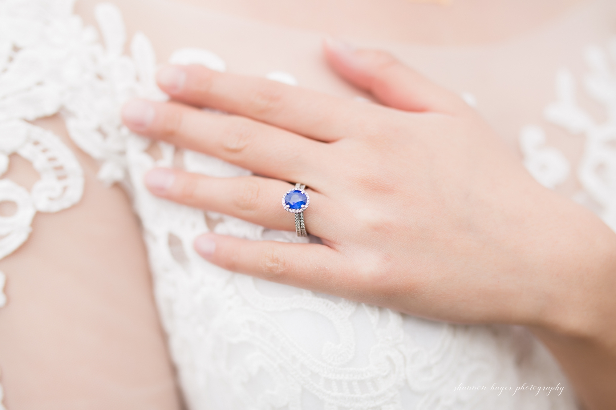 oregon tulip wedding photos, wooden shoe tulip festival photography session, portland wedding photographer, spring mini sessions