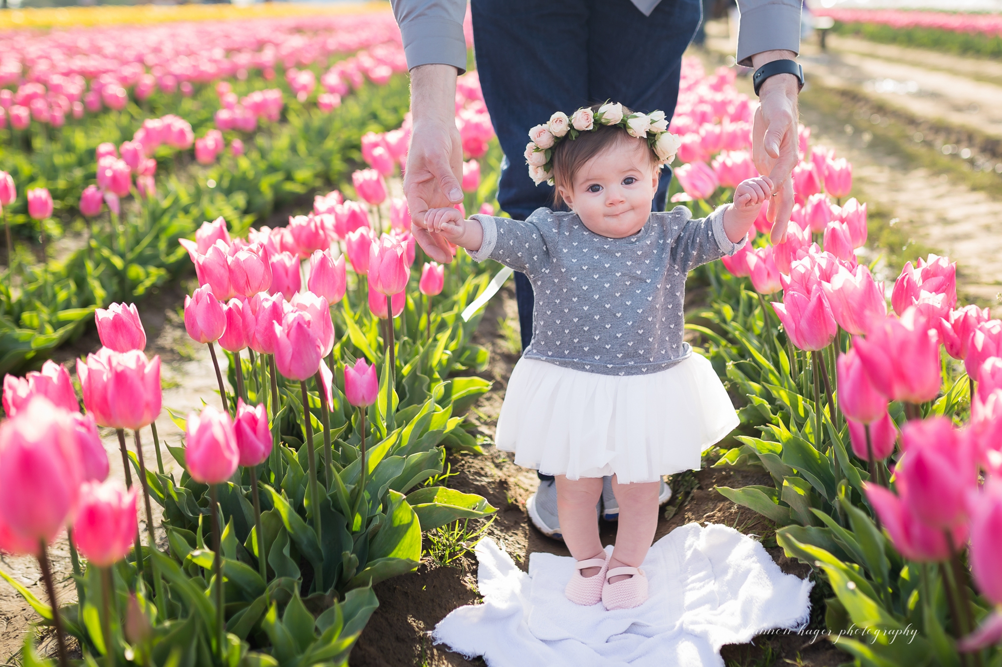 tulip photo session, portland family photographer, spring tulip field mini sessions, portland baby photography