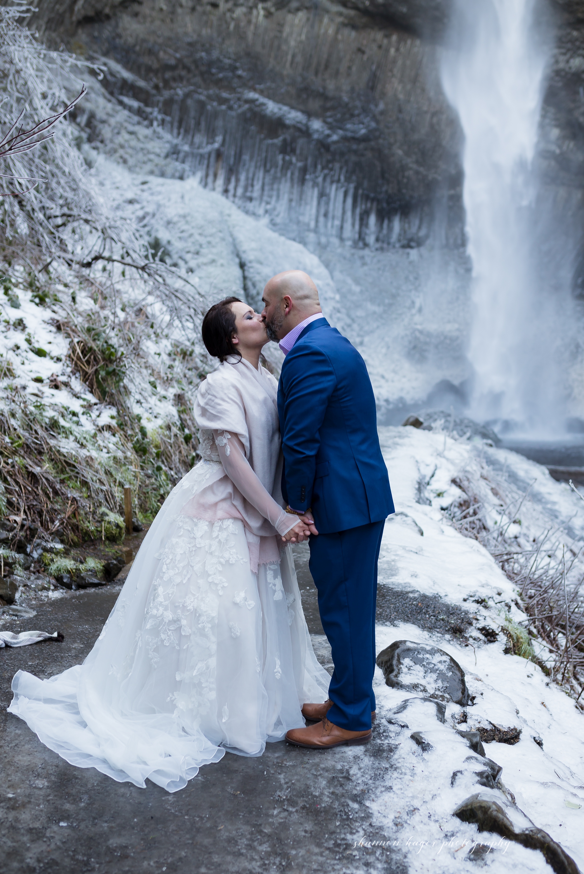 latourell falls oregon elopement photographer, where to elope in oregon, portland elopement photographer