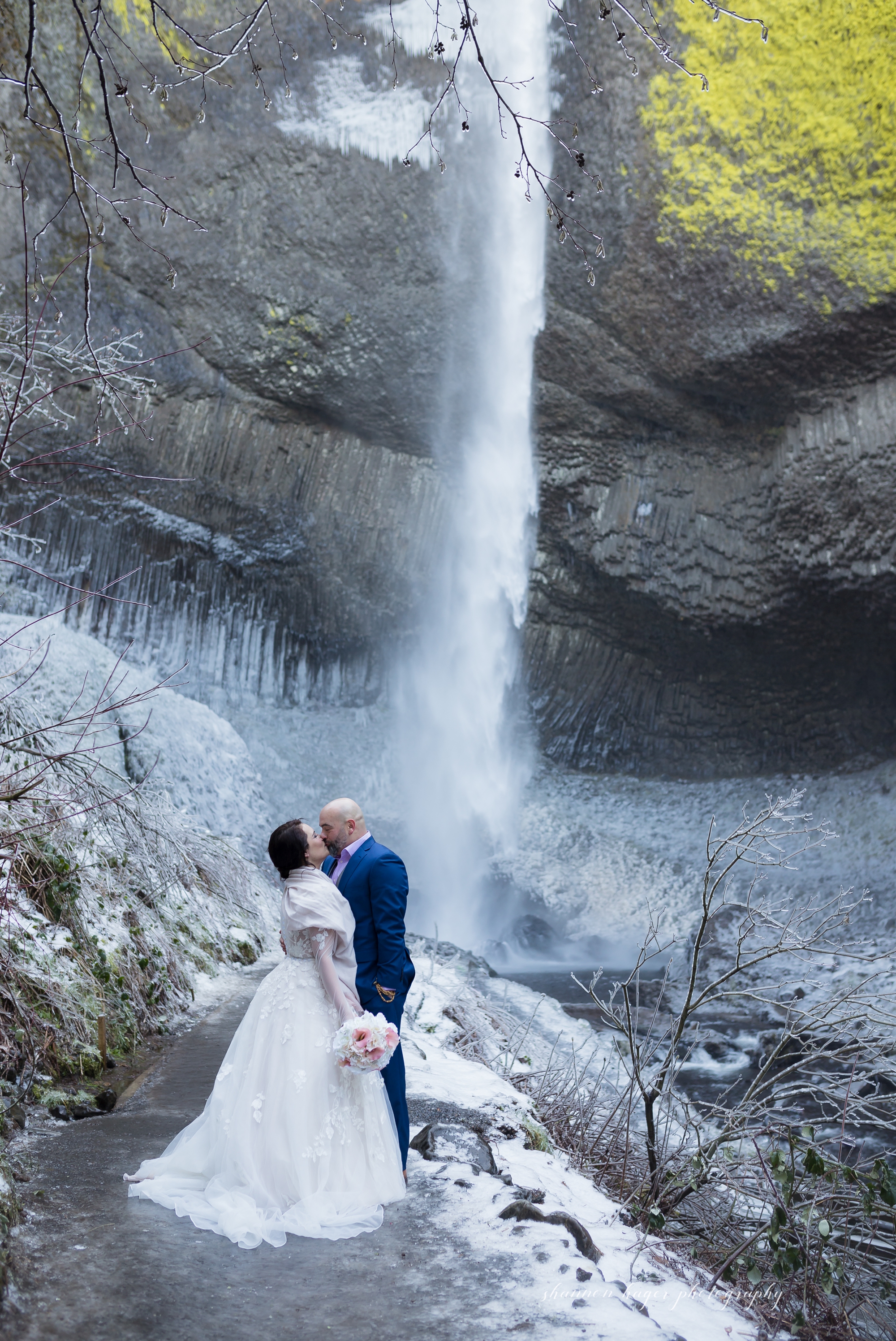 latourell falls oregon elopement photographer, where to elope in oregon, portland elopement photographer