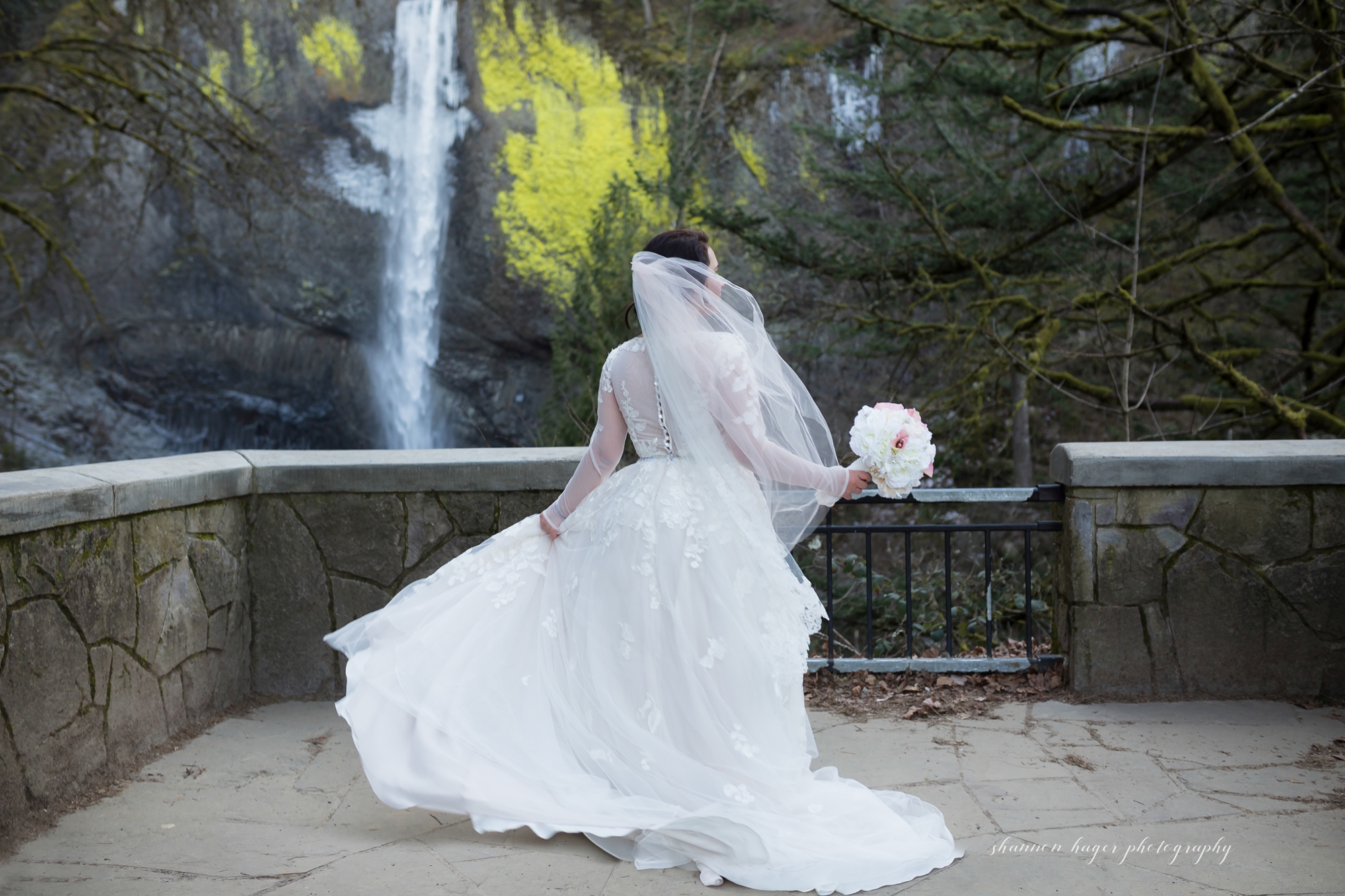 latourell falls oregon elopement photographer, where to elope in oregon, portland elopement photographer