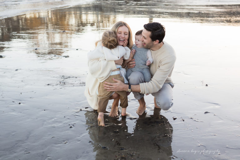 family photography oregon coast photographer, family beach session, shannon hager photography