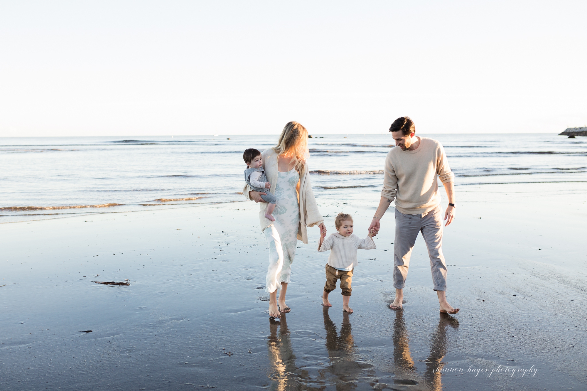 family photography oregon coast photographer, family beach session, shannon hager photography