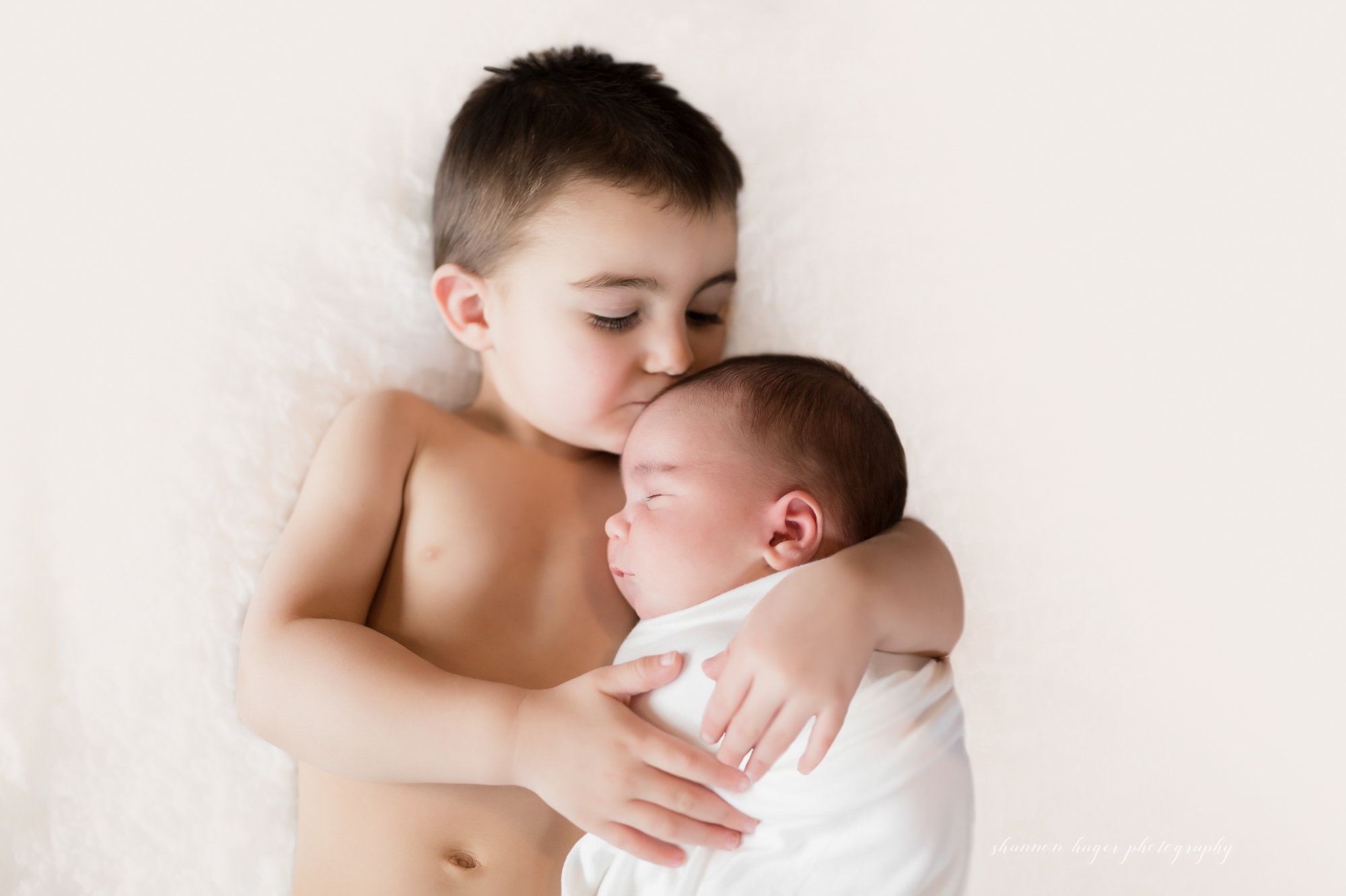 newborn photography vancouver washington, portland newborn photographer, lifestyle in home newborn session, shannon hager photography