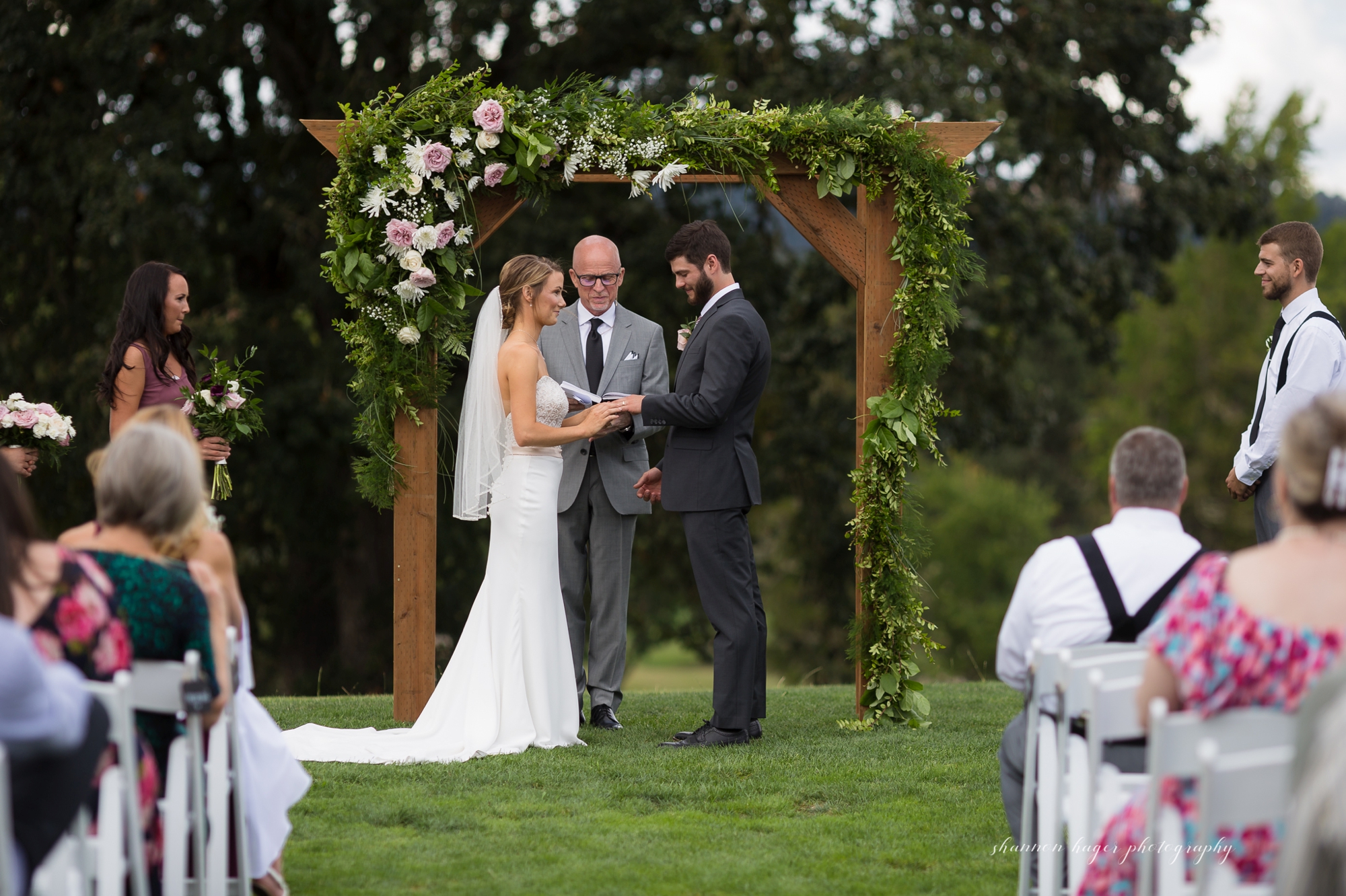illahe hills country club summer wedding, salem wedding photographer, portland oreogn wedding photography by Shannon Hager Photography