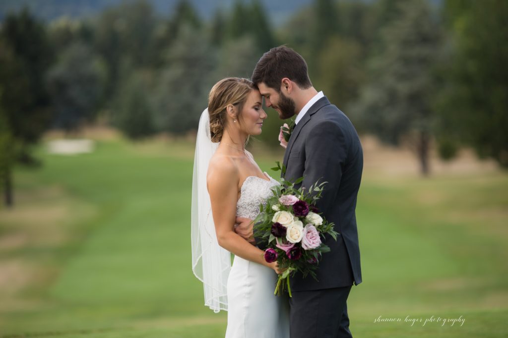 illahe hills country club summer wedding, salem wedding photographer, portland oreogn wedding photography by Shannon Hager Photography