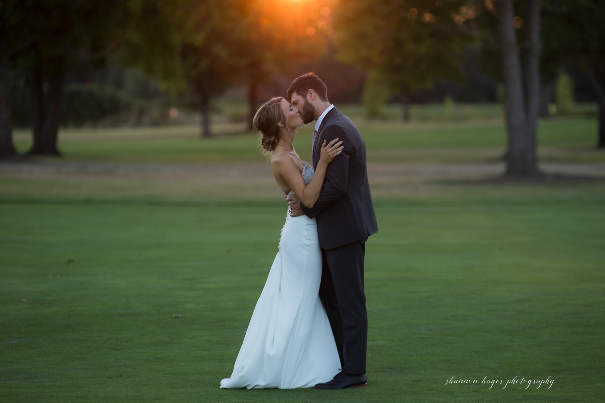 illahe hills country club summer wedding, salem wedding photographer, portland oreogn wedding photography by Shannon Hager Photography