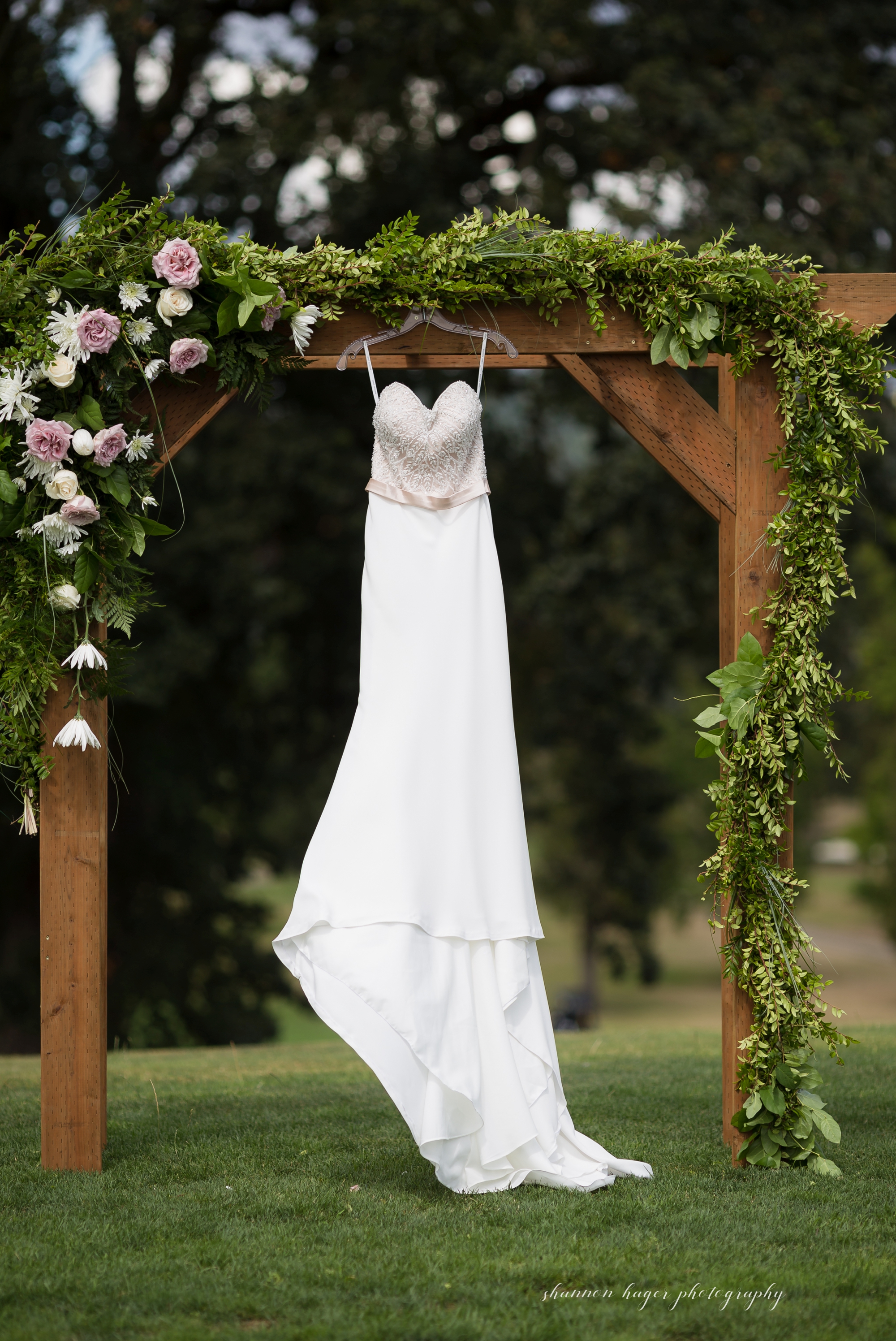 illahe hills country club summer wedding, salem wedding photographer, portland oreogn wedding photography by Shannon Hager Photography