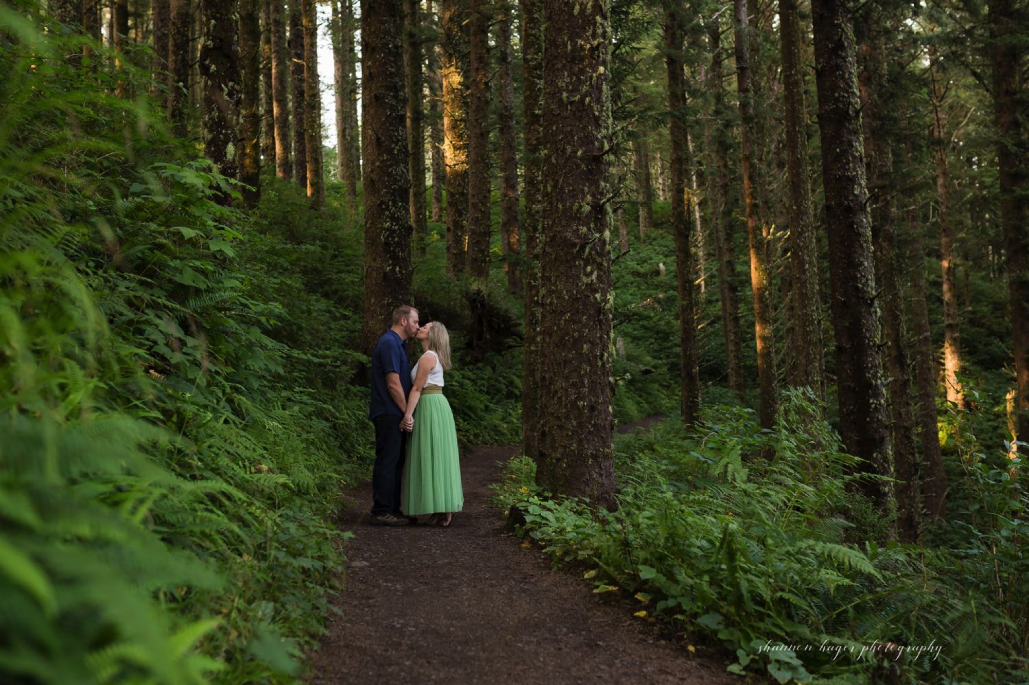 oregon coast anniversary session, oregon coast photographer, oregon coast wedding photographer, oregon coast elopement photography by Shannon Hager