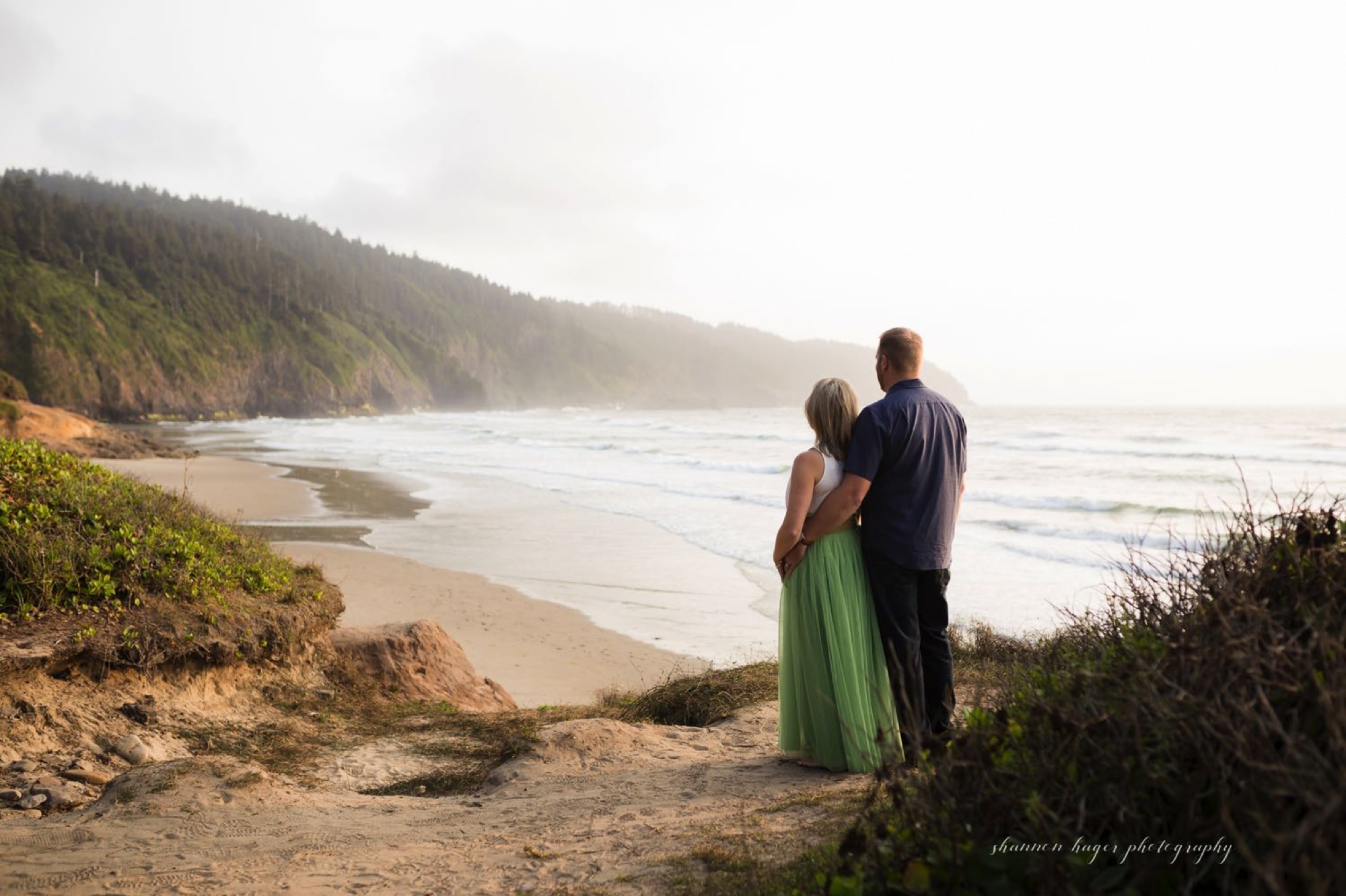 oregon coast anniversary session, oregon coast photographer, oregon coast wedding photographer, oregon coast elopement photography by Shannon Hager
